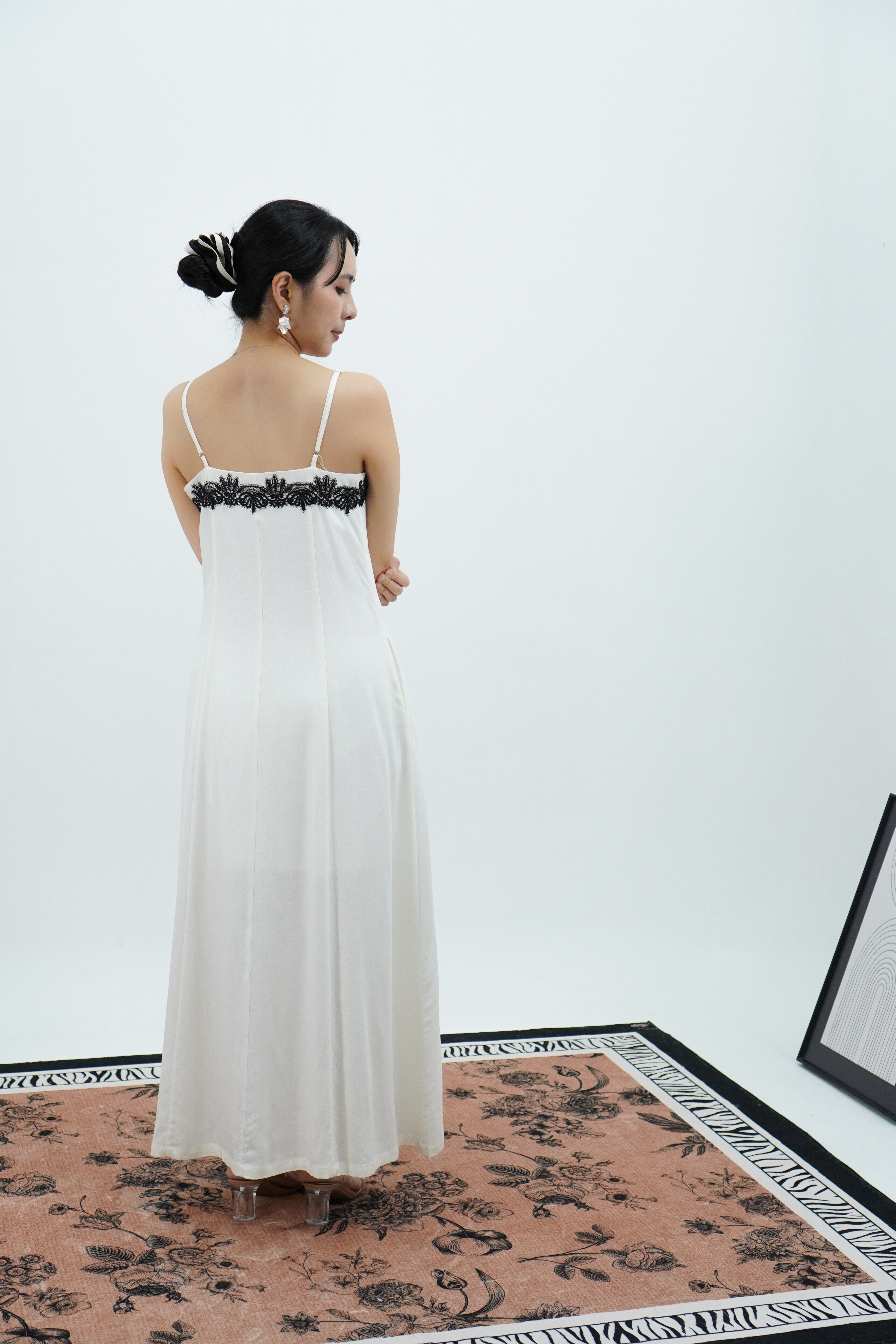 亚麻绣花吊带连衣裙 Linen Strappy Dress