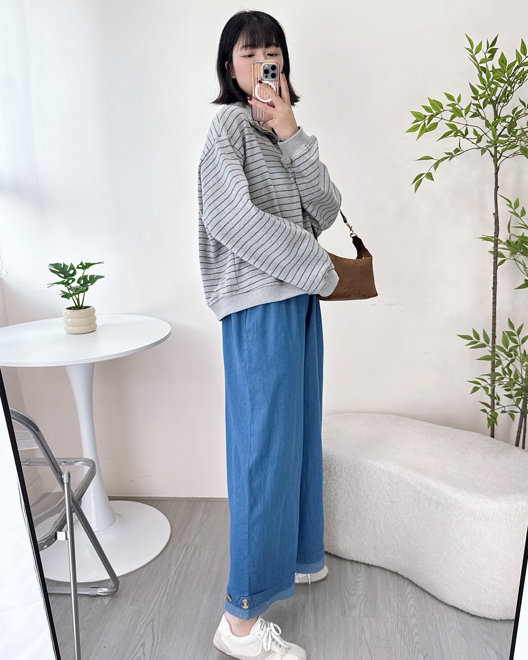 時尚腳鈕扣牛仔闊褲 2色