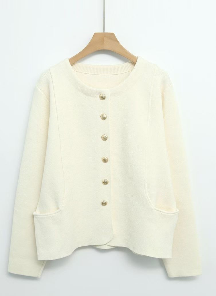 金鈕挺針織外套