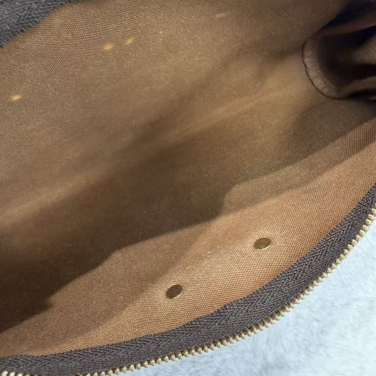 LOUIS VUITTON路易威登 Pochette Eva LV鏈條斜挎包 