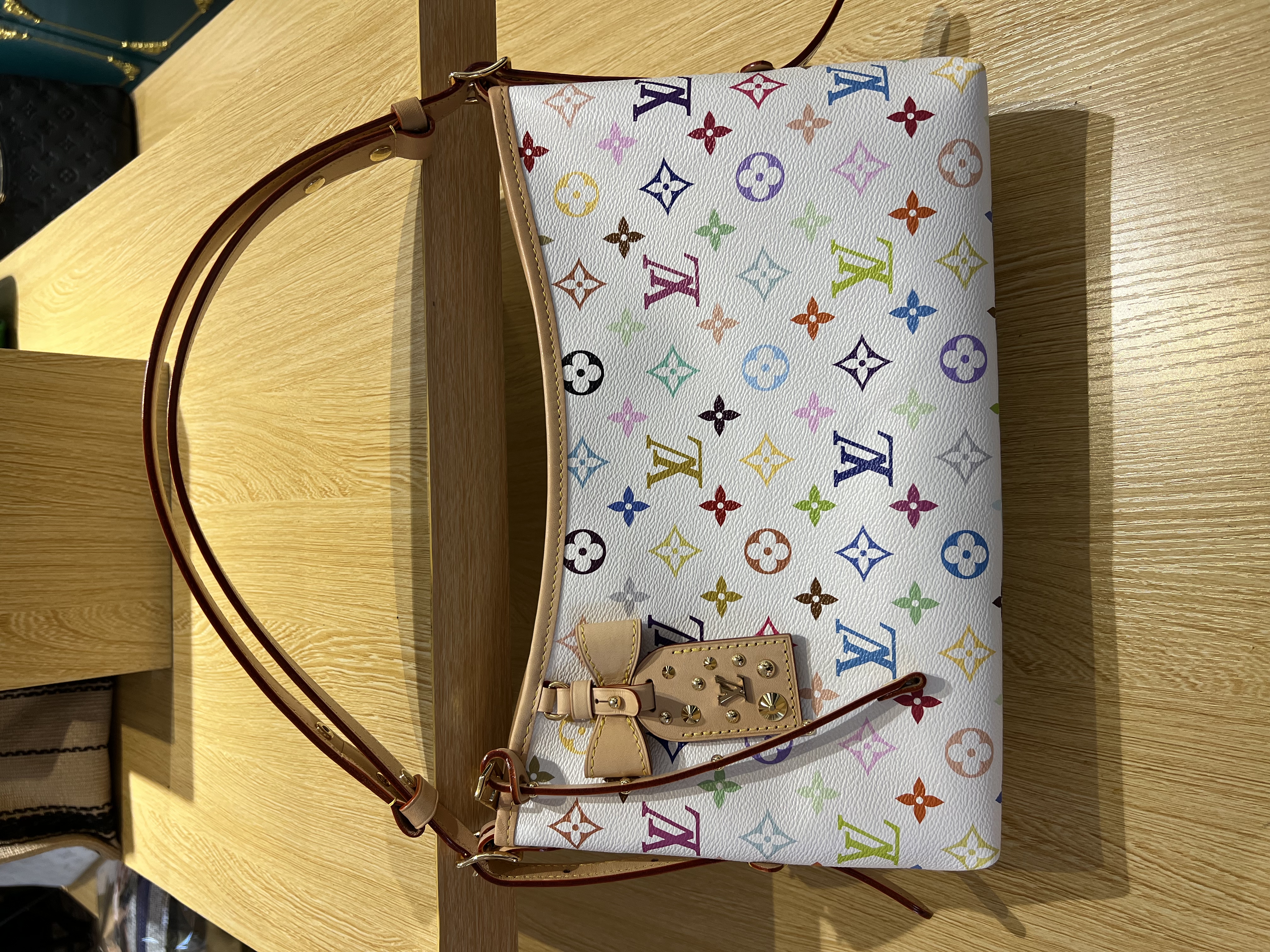 直播貨品 |  [1個-$100 2個-$300］K6