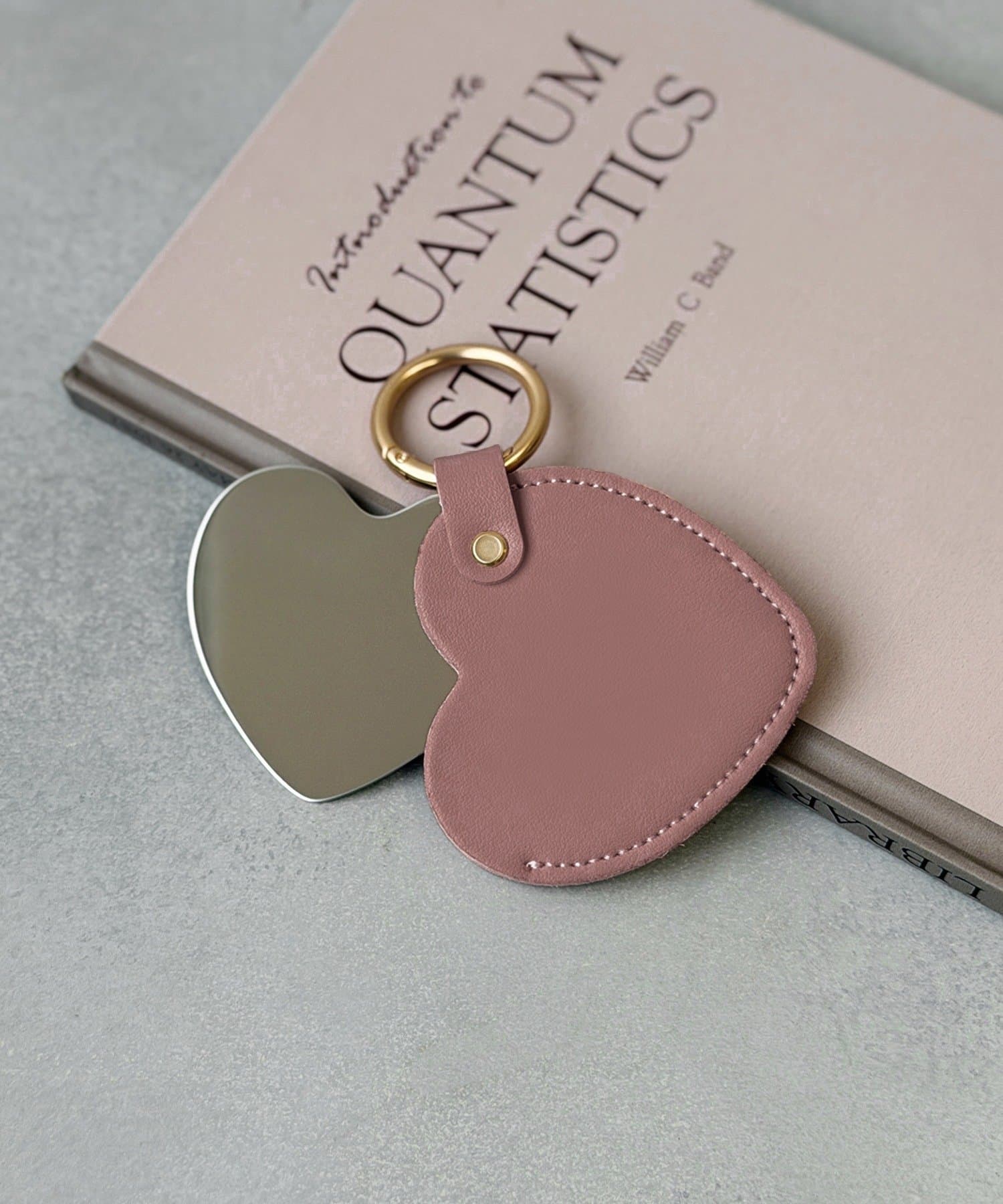 日本 3coins 心型鏡子(附登山扣)