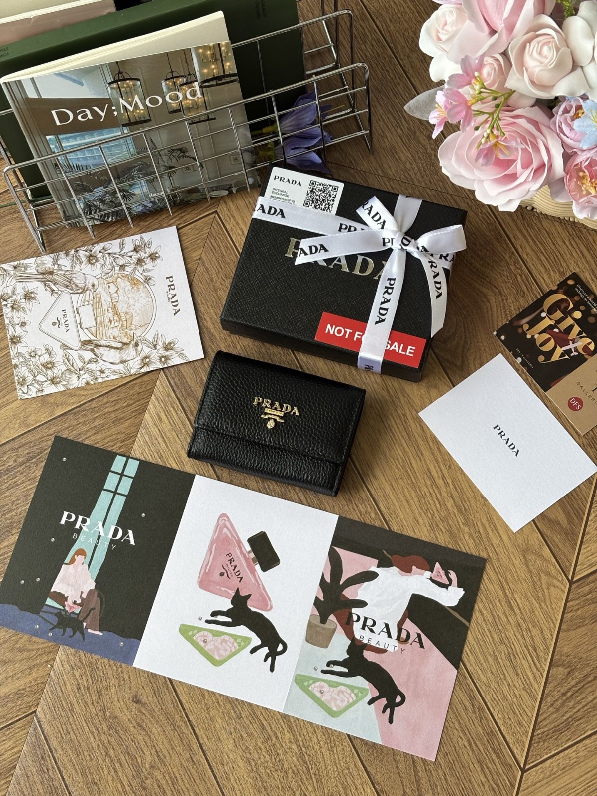 PRADA Vip Gift 風琴卡包