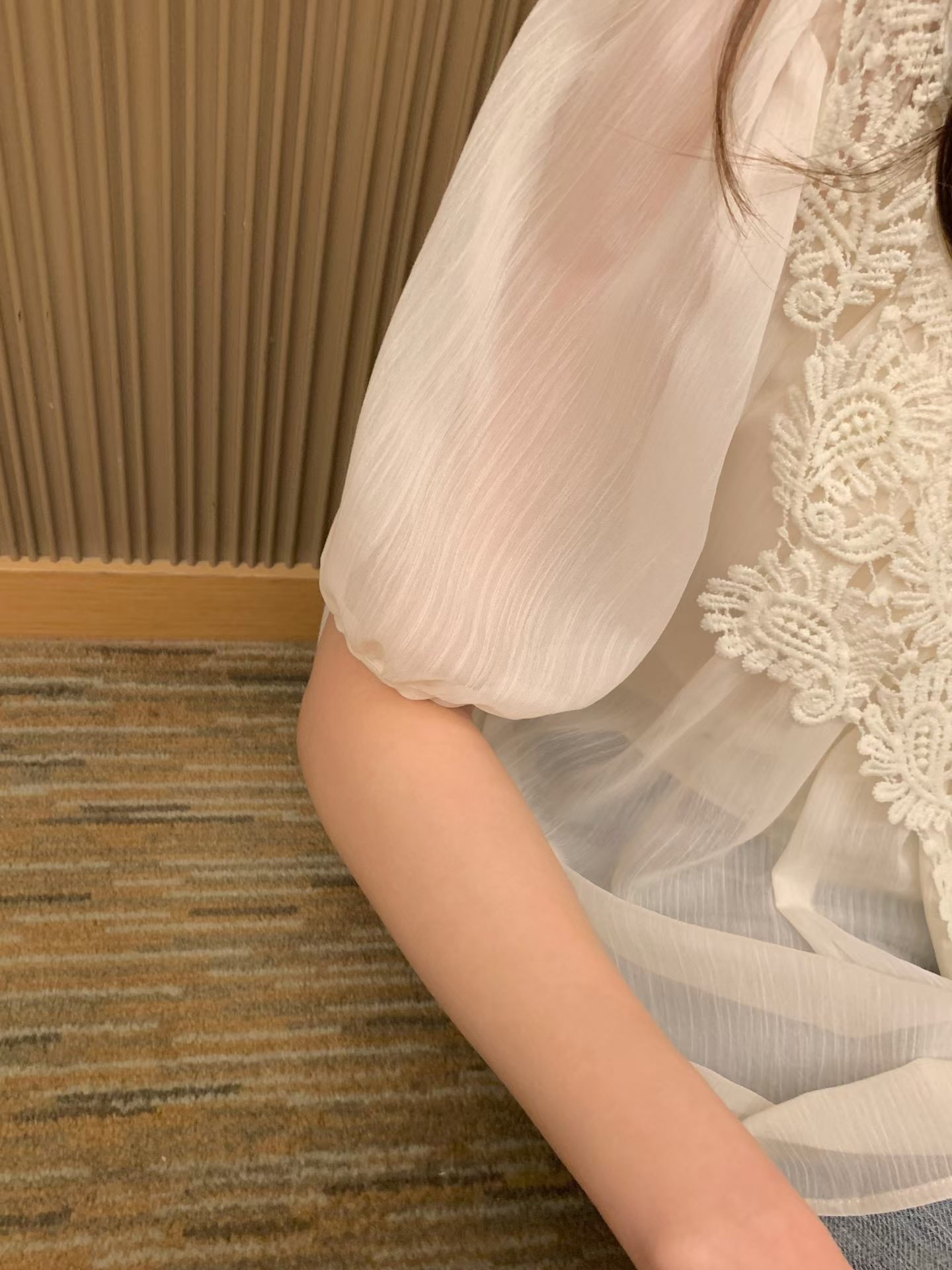 CT8 宮廷風V領蕾絲透紗Top