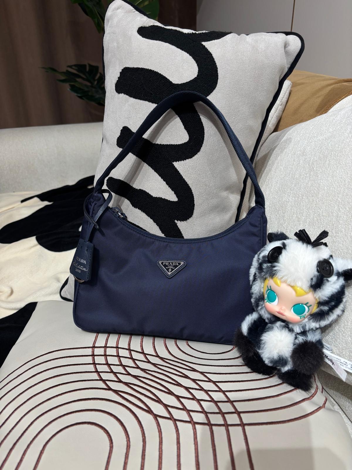 Prada re-edition 2000 re-Nylon Hobo Bag Navy 100%Authentic, 95%New