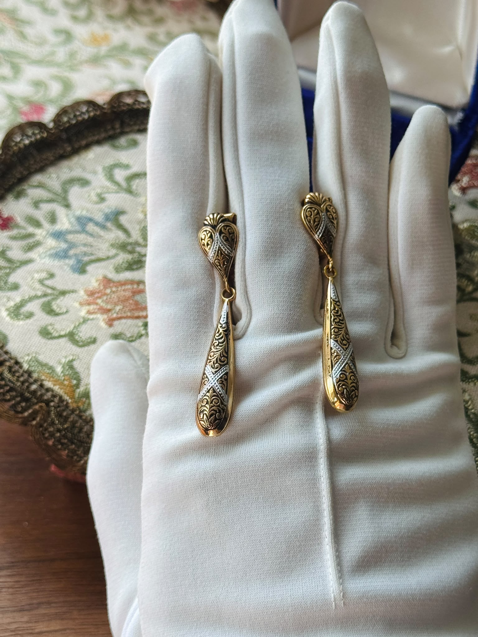 Vintage C.a. 1980-90s Stamped "Spain" Damascene Style Dangle Clip Earrings - New Old Stock(MT2624)