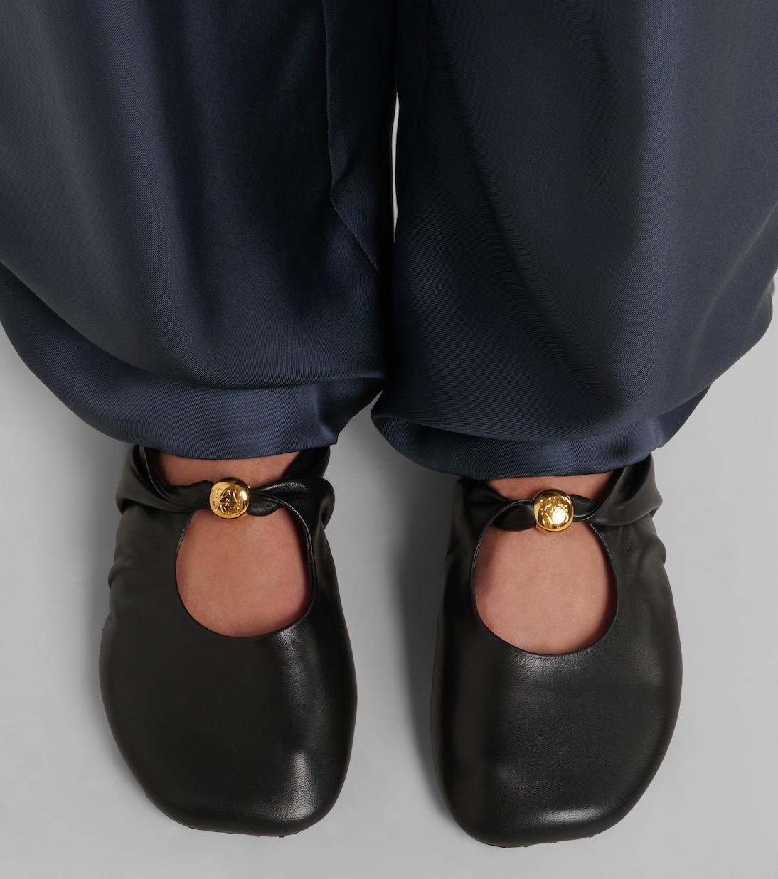 限時優惠✨訂貨🍒Loewe pebble 小金鈕半拖 Size 36/37/38/39