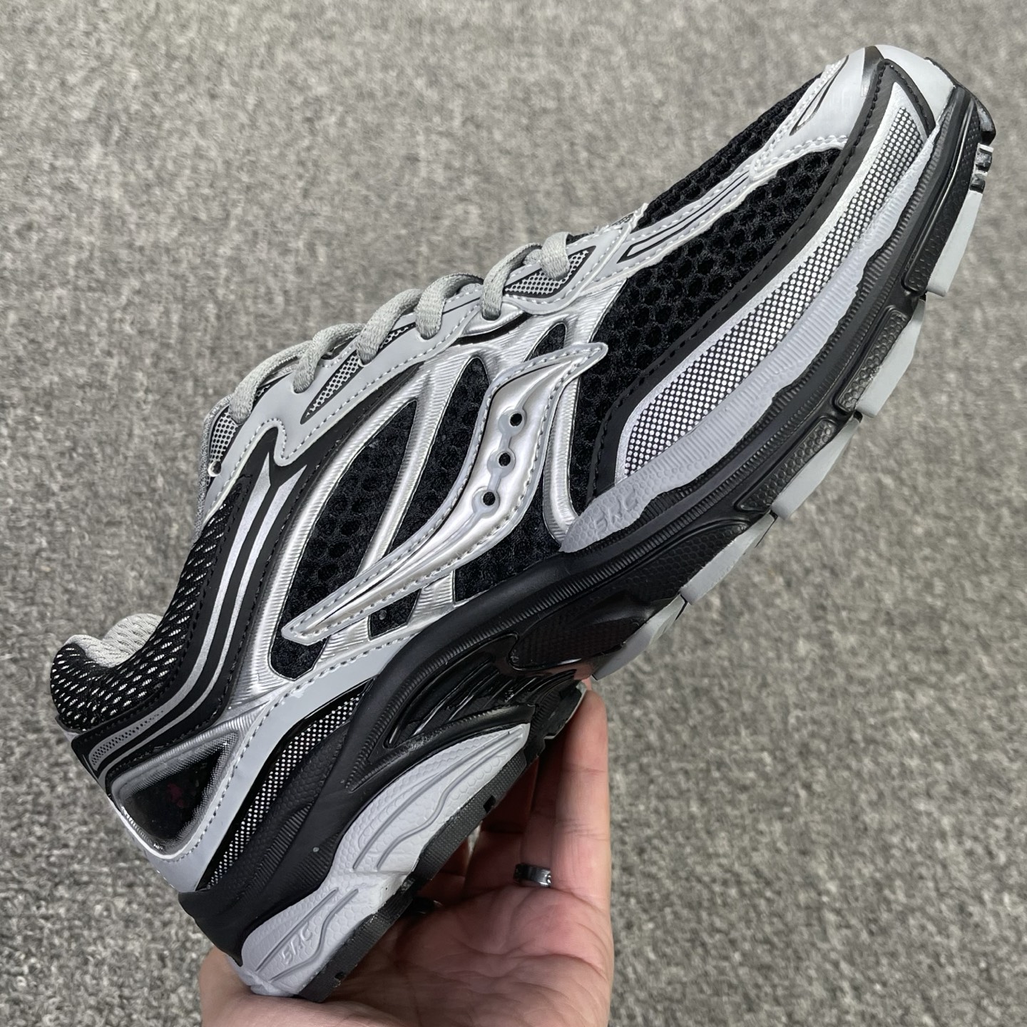 Saucony ProGrid Omni 9