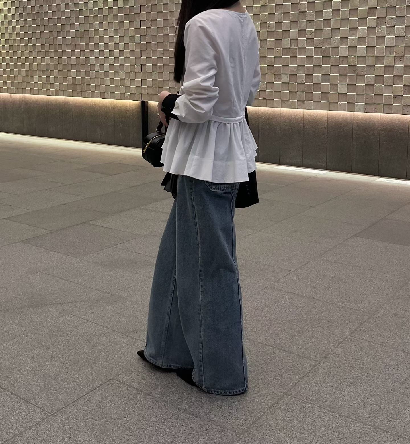 Feminine cuff contrast blouse