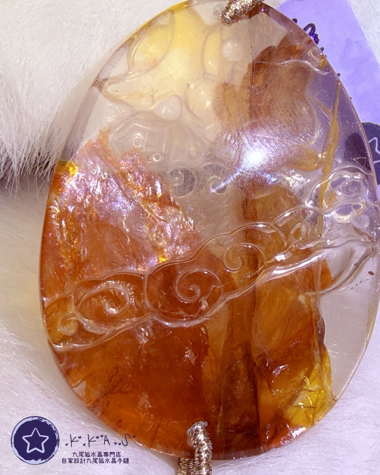 K00141 黃膠花 靠山修仙狐 - 吊墜/手牌兩用款