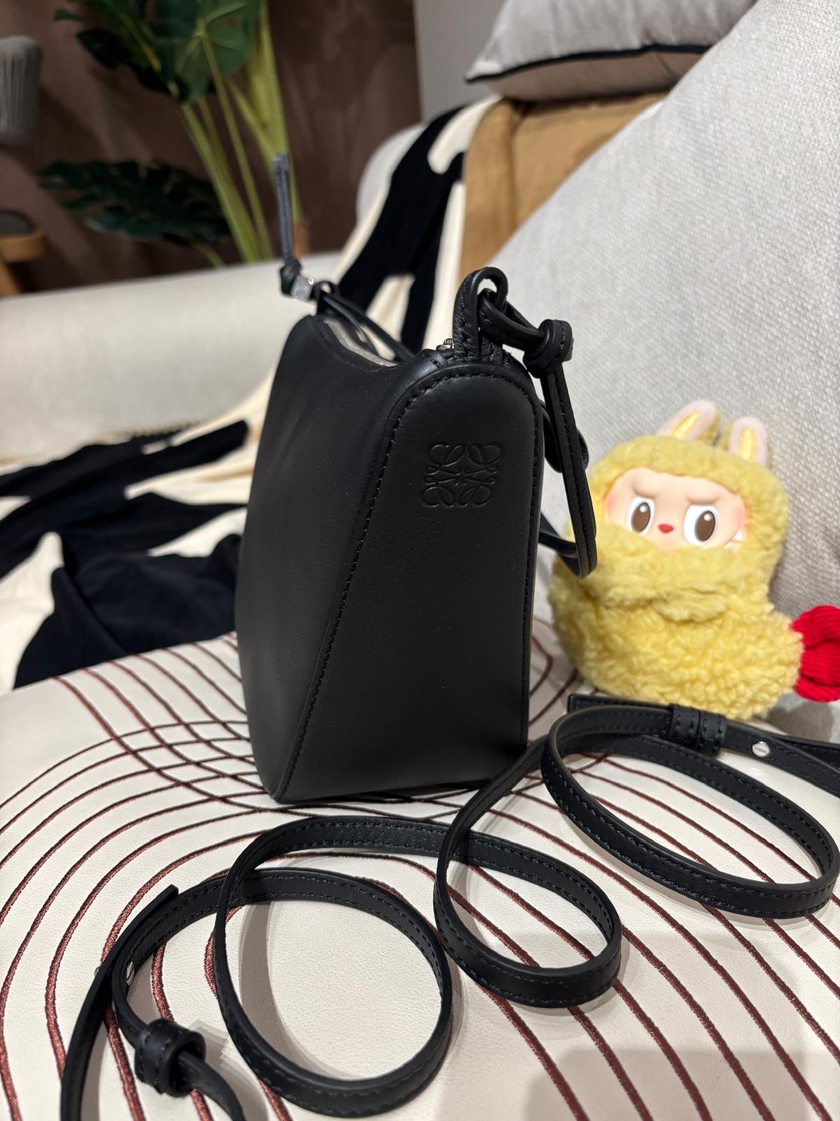 全新未使用品 Loewe Mini Hammock hobo in classic calfskin 黑色牛皮 100%Authentic, 全新未使用品 Unused ✅Booklet ✅Dust bag