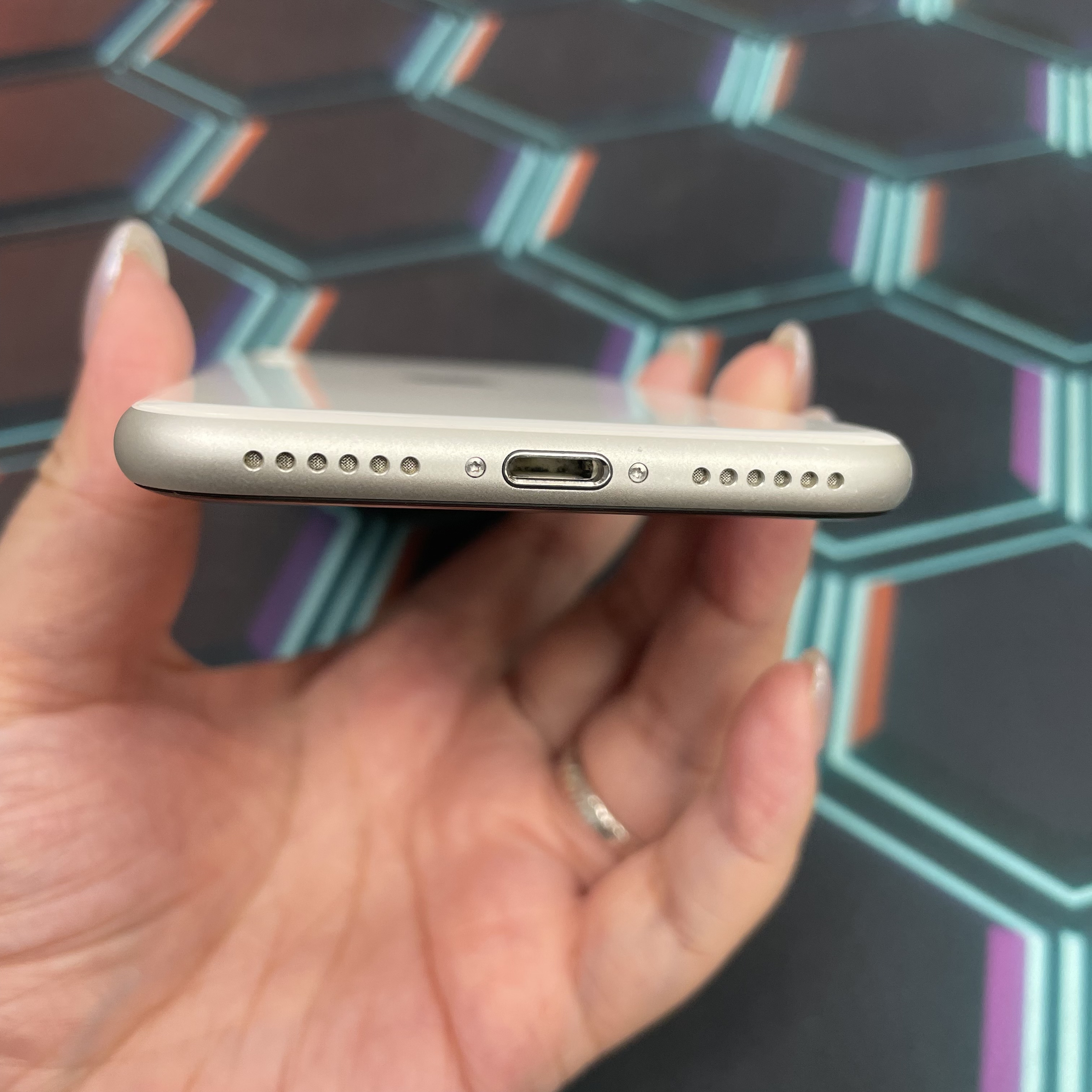 *7035 SE 2 勁靚機 128GB 電75 白色 white