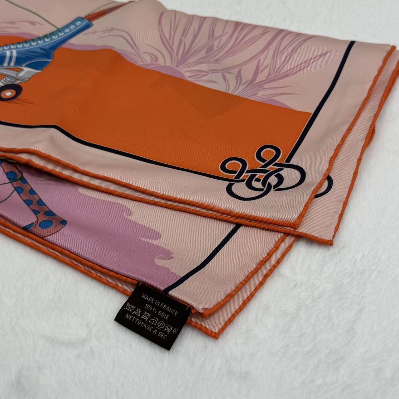 Hermès Tied Up in Knots 70 cm 真絲方巾