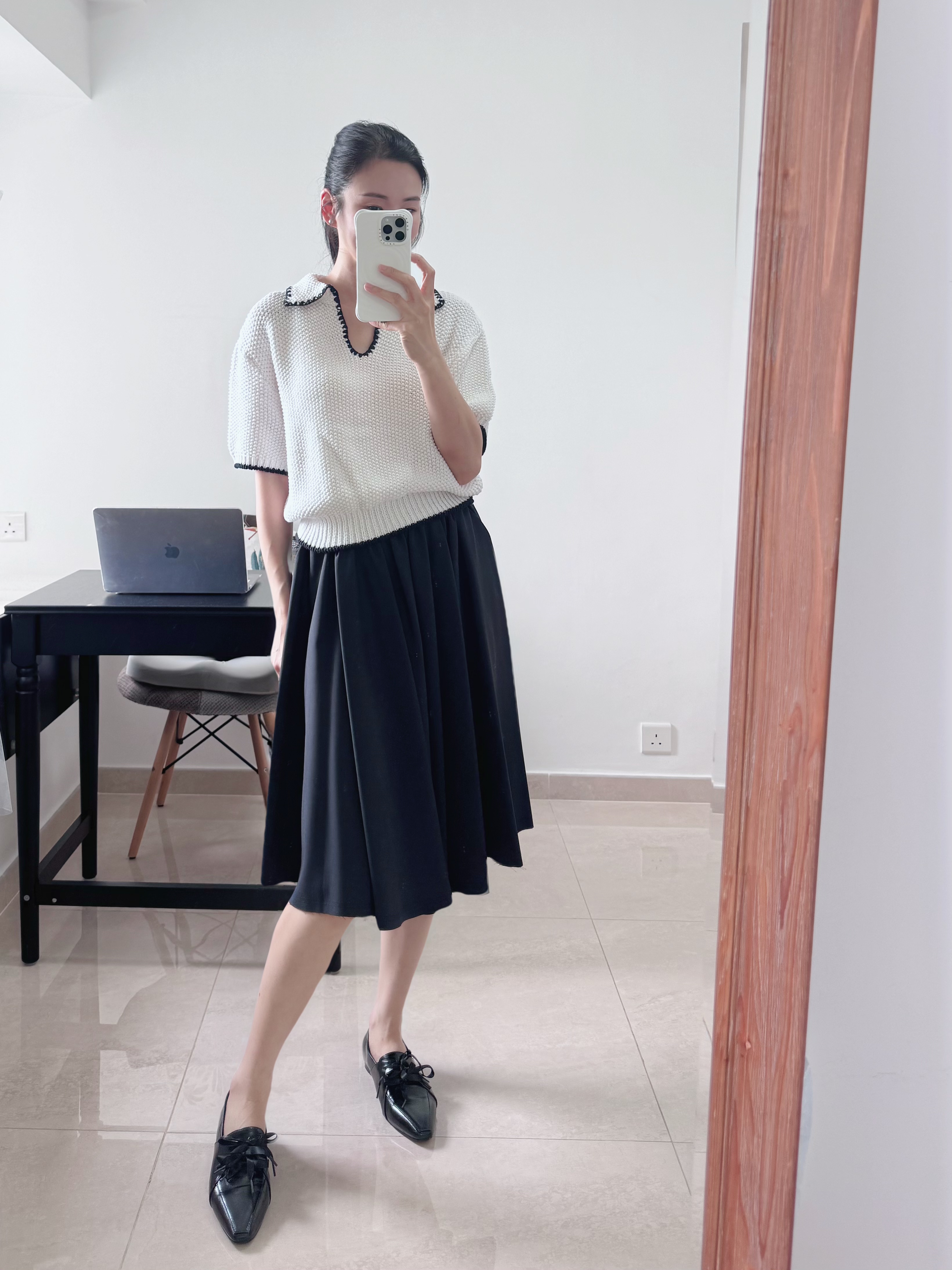 Embroidered collar knitted top (Ivory)