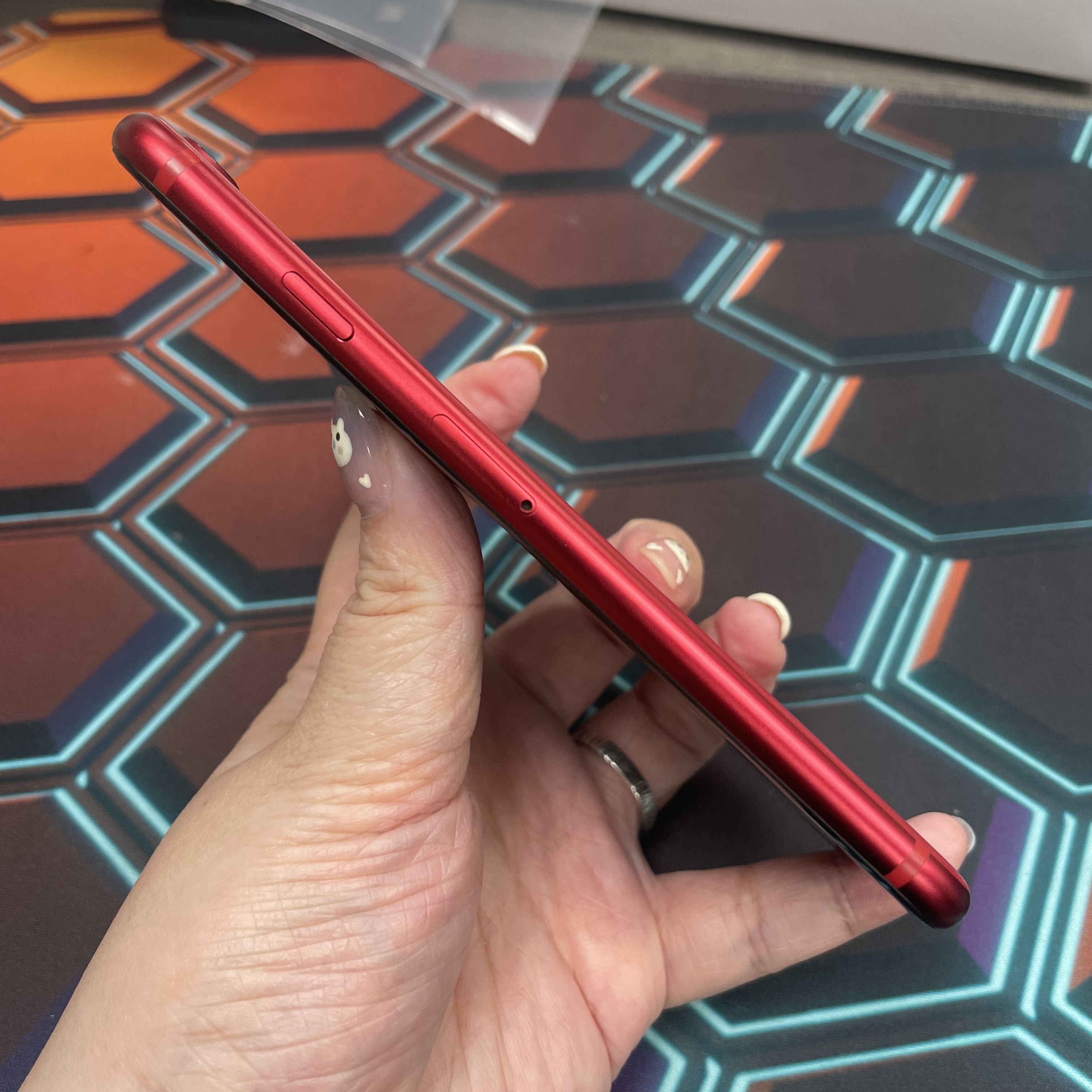 *6777 SE 2 勁靚機 64GB 電76 紅色 red
