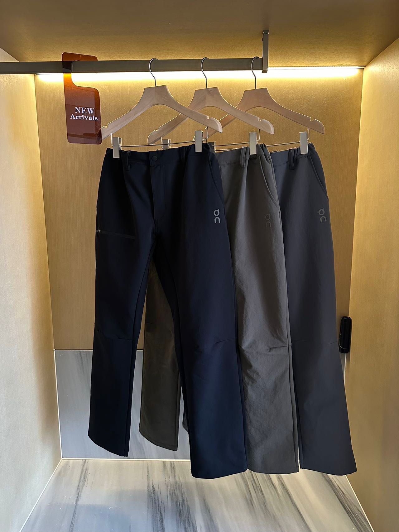 $ 210件。On跑男士尼龍軟殼立裁錐褲