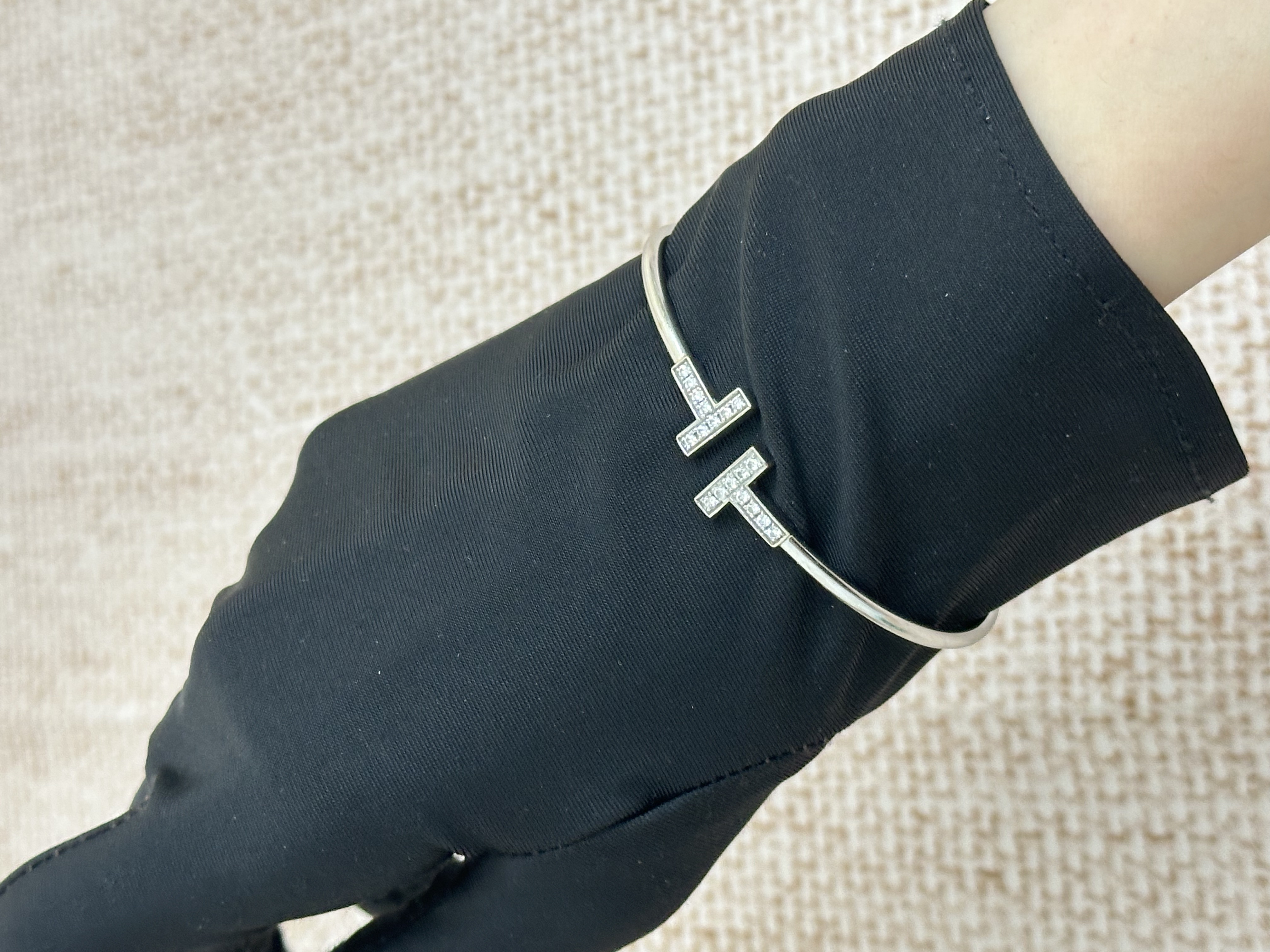 Pre-owned Tiffany & Co. T Wire Bracelet/ Product Code: 26041902