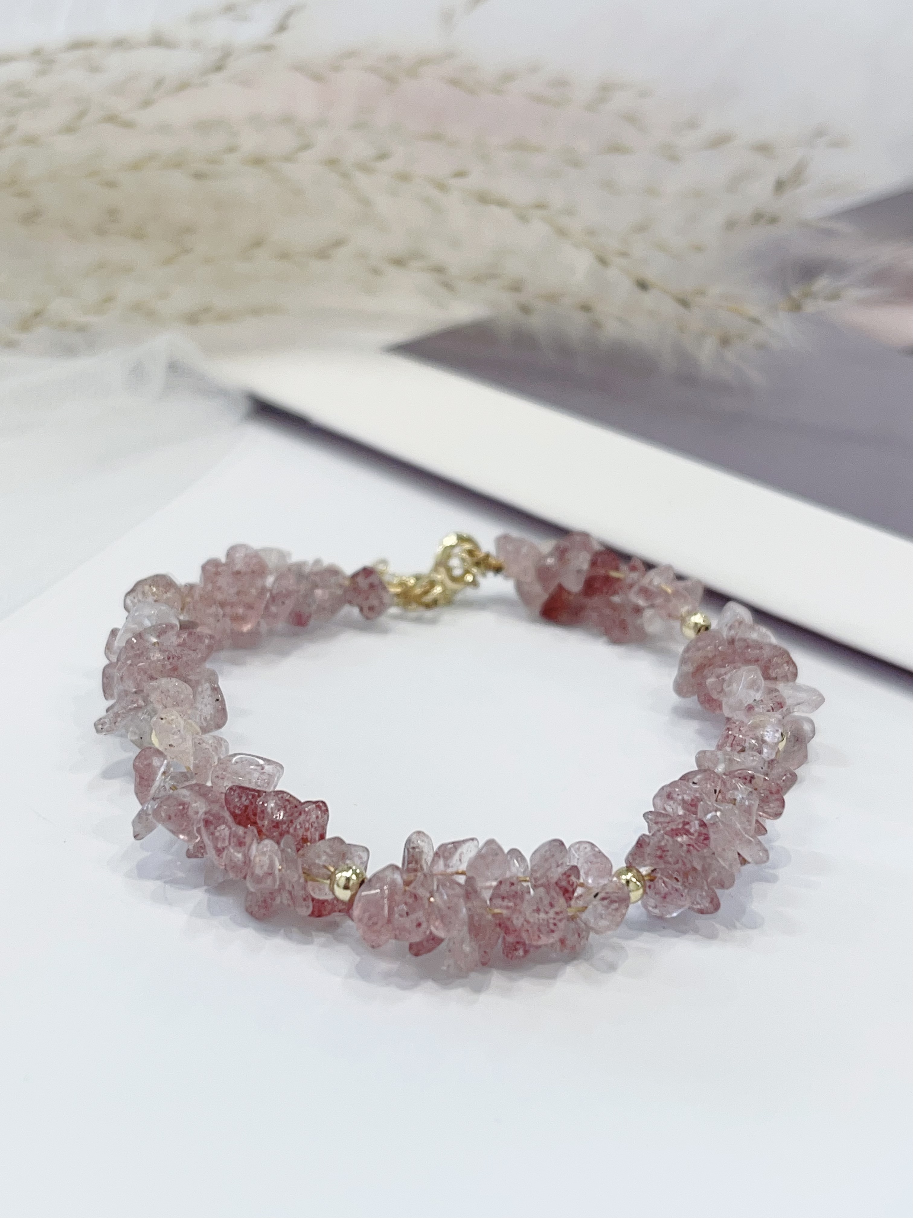 🍓 碎石草莓晶手串 Strawberry Quartz Chip Bracelet｜自然原石款