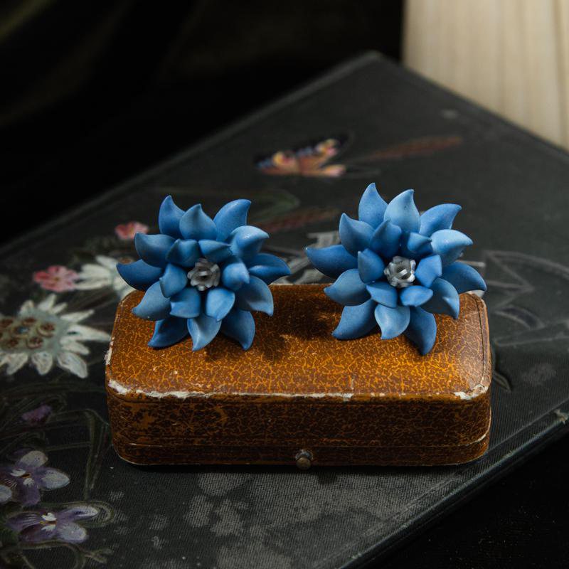 Mid-Century New Old Stock Plastic Flower stud Earrings (AC219)