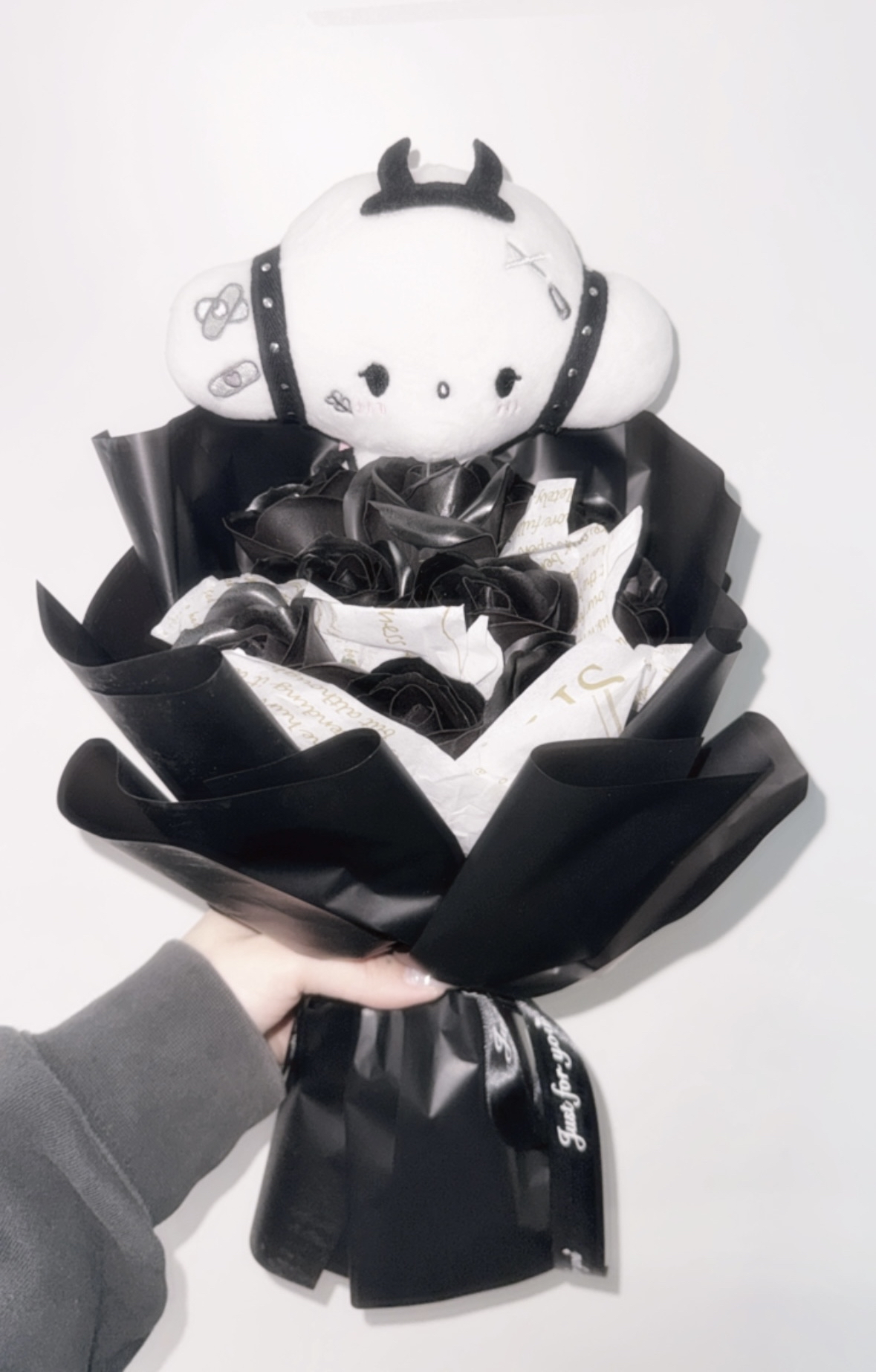 現貨｜情人節必備 暗黑系小麥粉公仔吊飾+全黑玫瑰永生花束