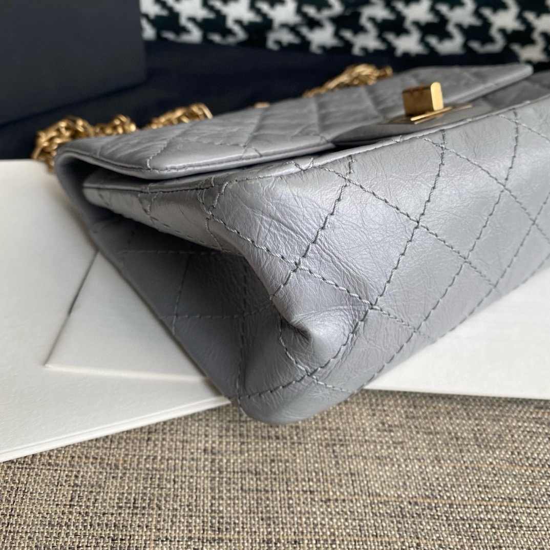 【預訂貨品】Chanel淺灰郵差包