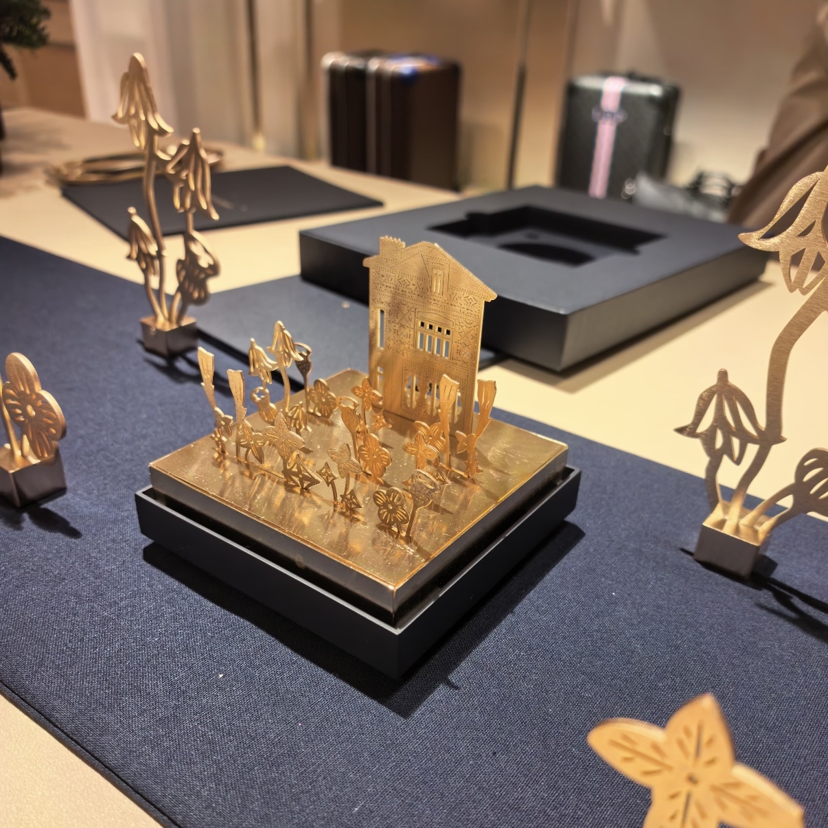 LOUIS VUITTON VIP VIC 聖誕限定立體金屬光影禮盒可充電式小夜燈 