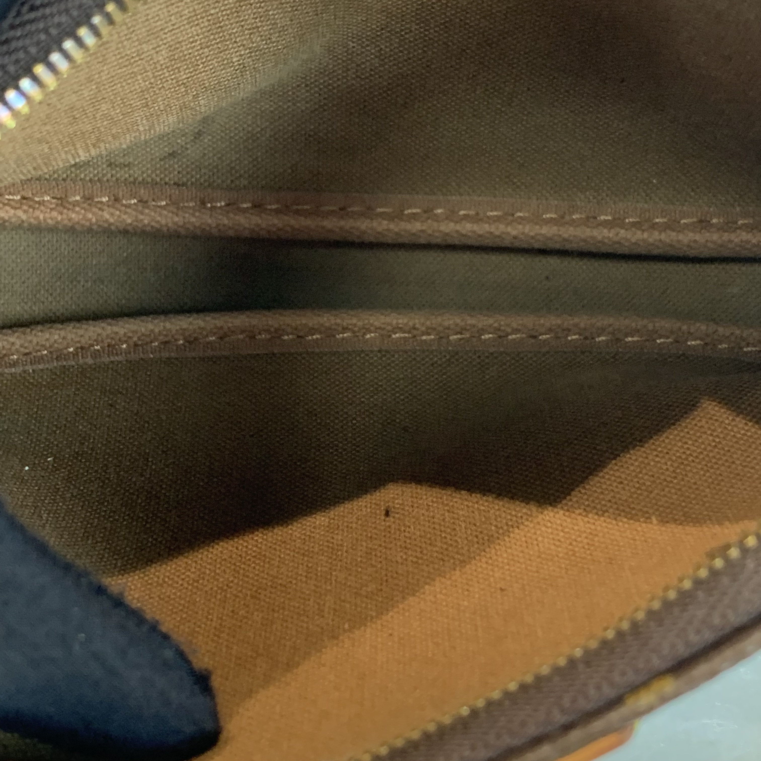 LV老花五合一金扣手挽肩背棕色包