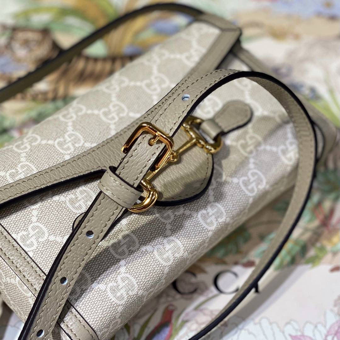 ▪大货实拍 𝐆𝐮𝐜𝐜𝐢 𝐁𝐞𝐢𝐠𝐞 𝐖𝐡𝐢𝐭𝐞燕麦色 型号：699296 尺寸：18*12*5cm