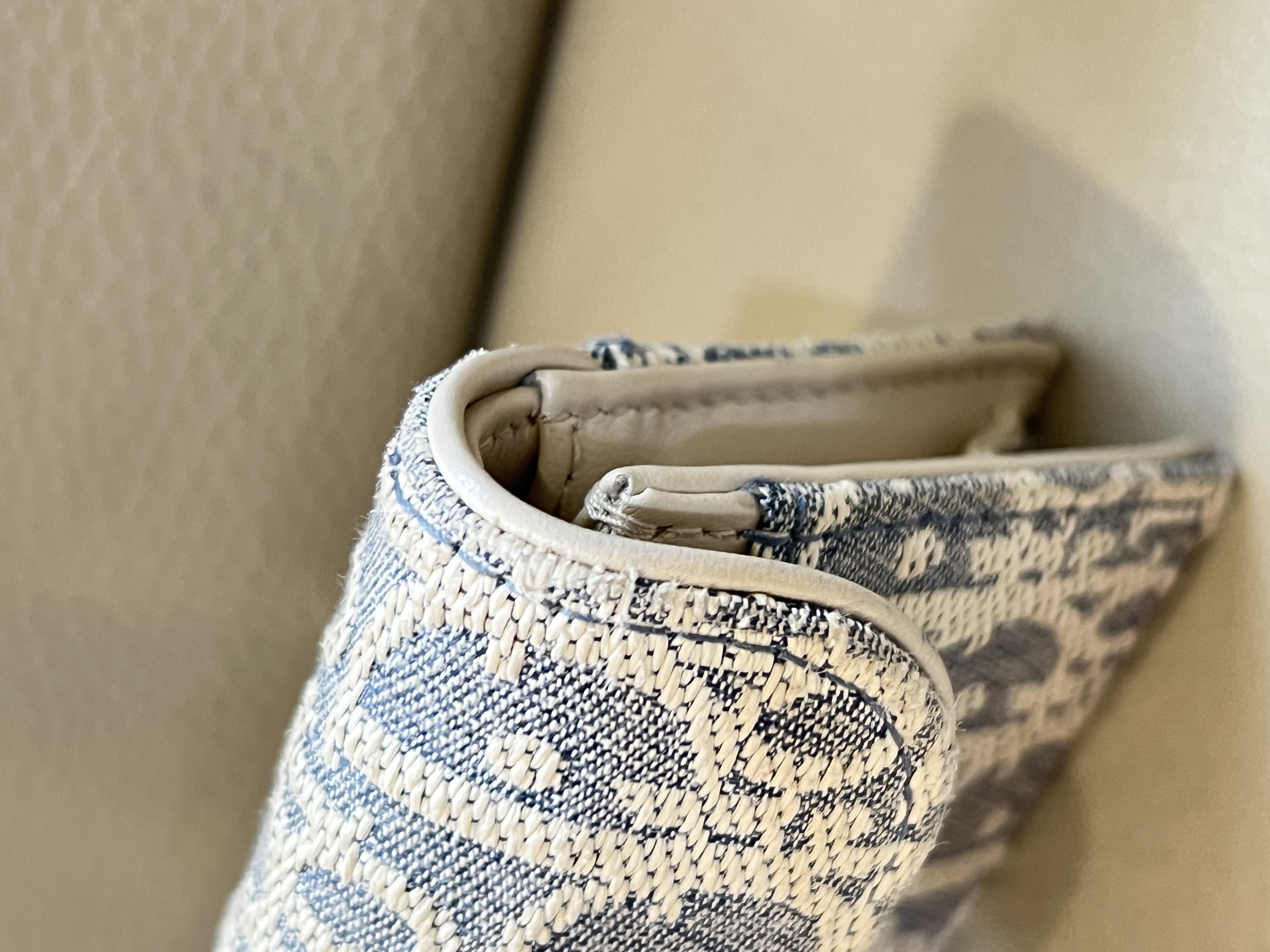 Pre-Owned DIOR Card Holder / Product Code: 26041644