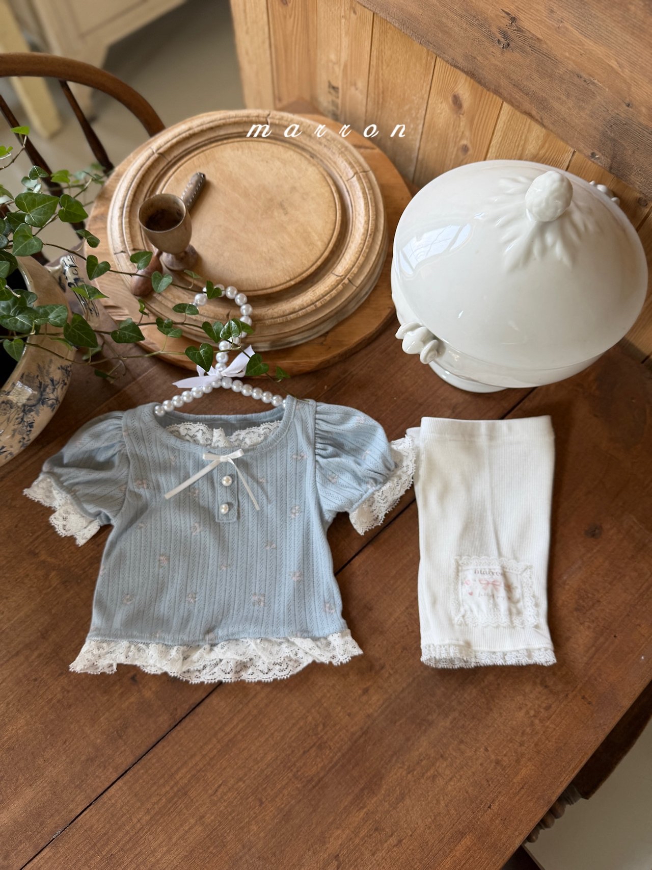 ☀️預訂 韓國直送☀️🇰🇷Marron四色標籤蕾絲花邊及膝打底褲