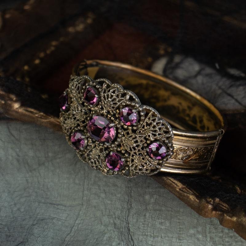 Vintage Mid-century Sophisticated Victorian Style Purple Glass Filigree Bangle /Bracelet (EA1848)