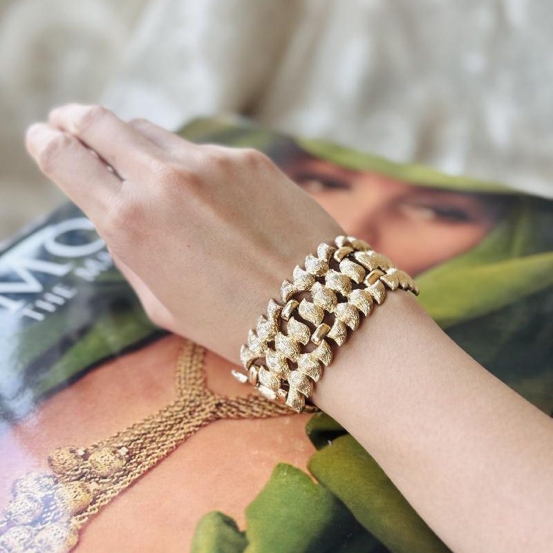 Monet C.a. 1950-60s Golden Sea Shell Bracelet - 7.5"(MT2452)