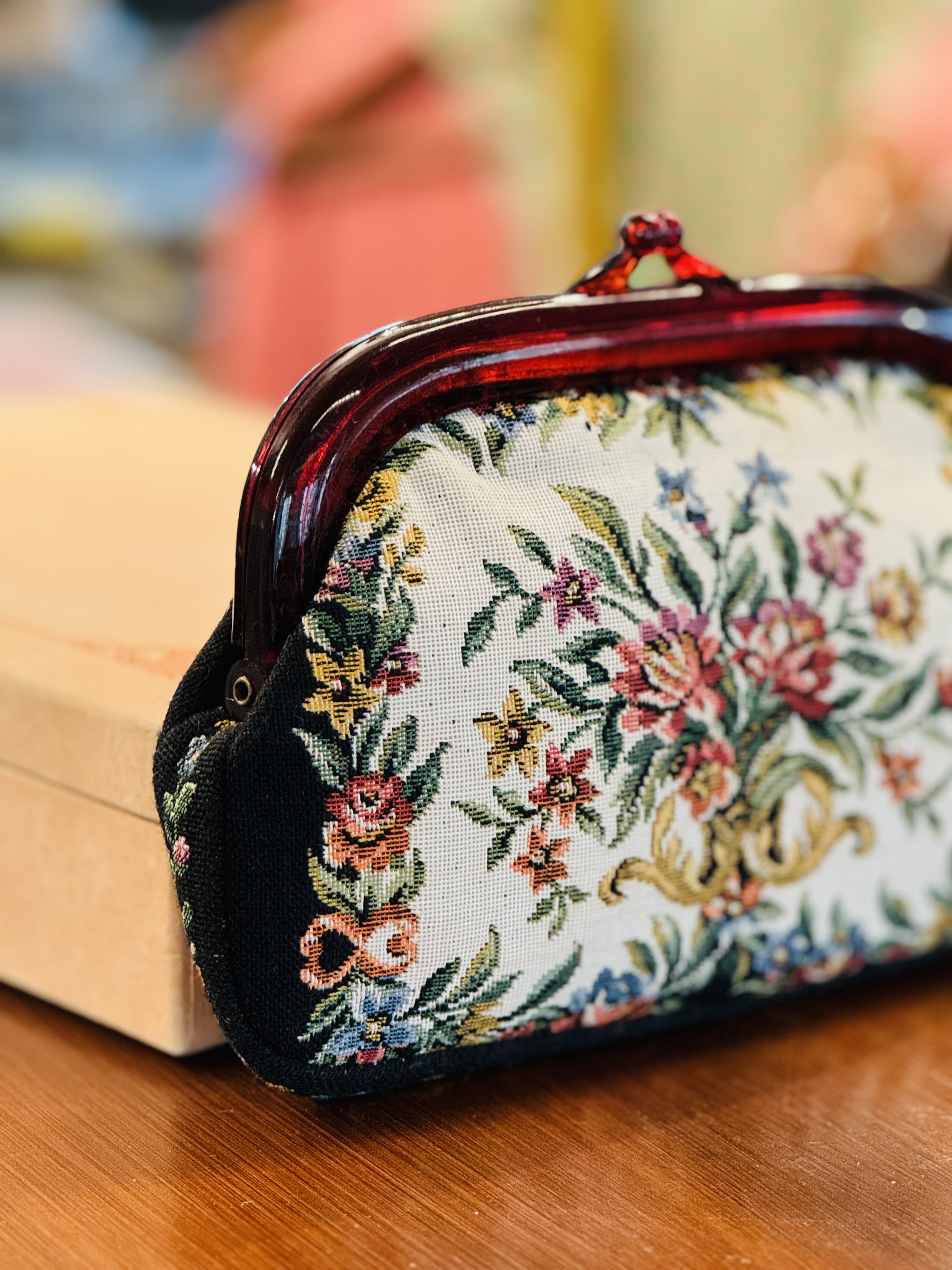 C.a. 1970s Floral Tapestry Clutch with Lucite Frame (MT2508 )