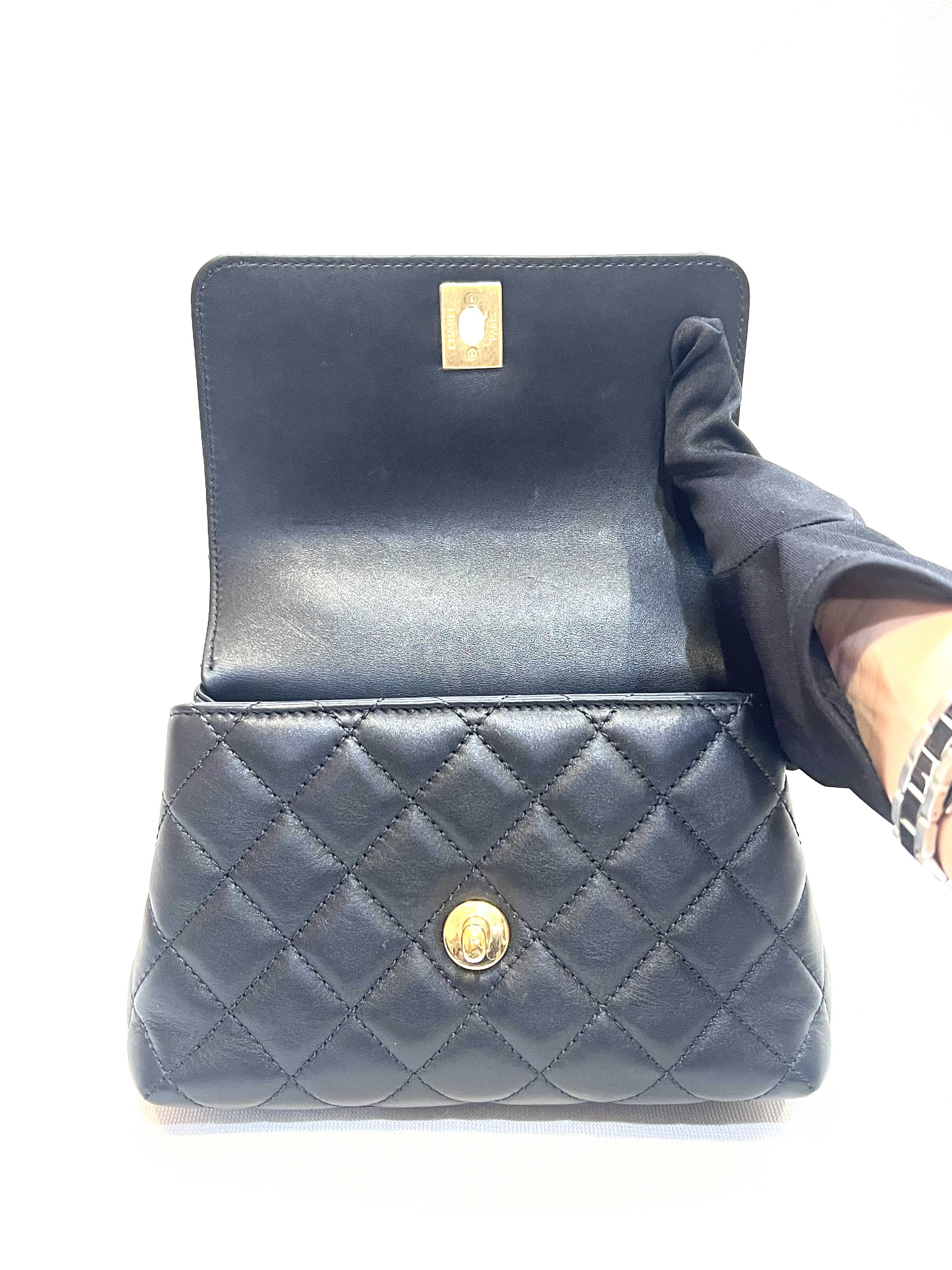 Pre-Owned Chanel  Coco Handle / Product Code: 26041651