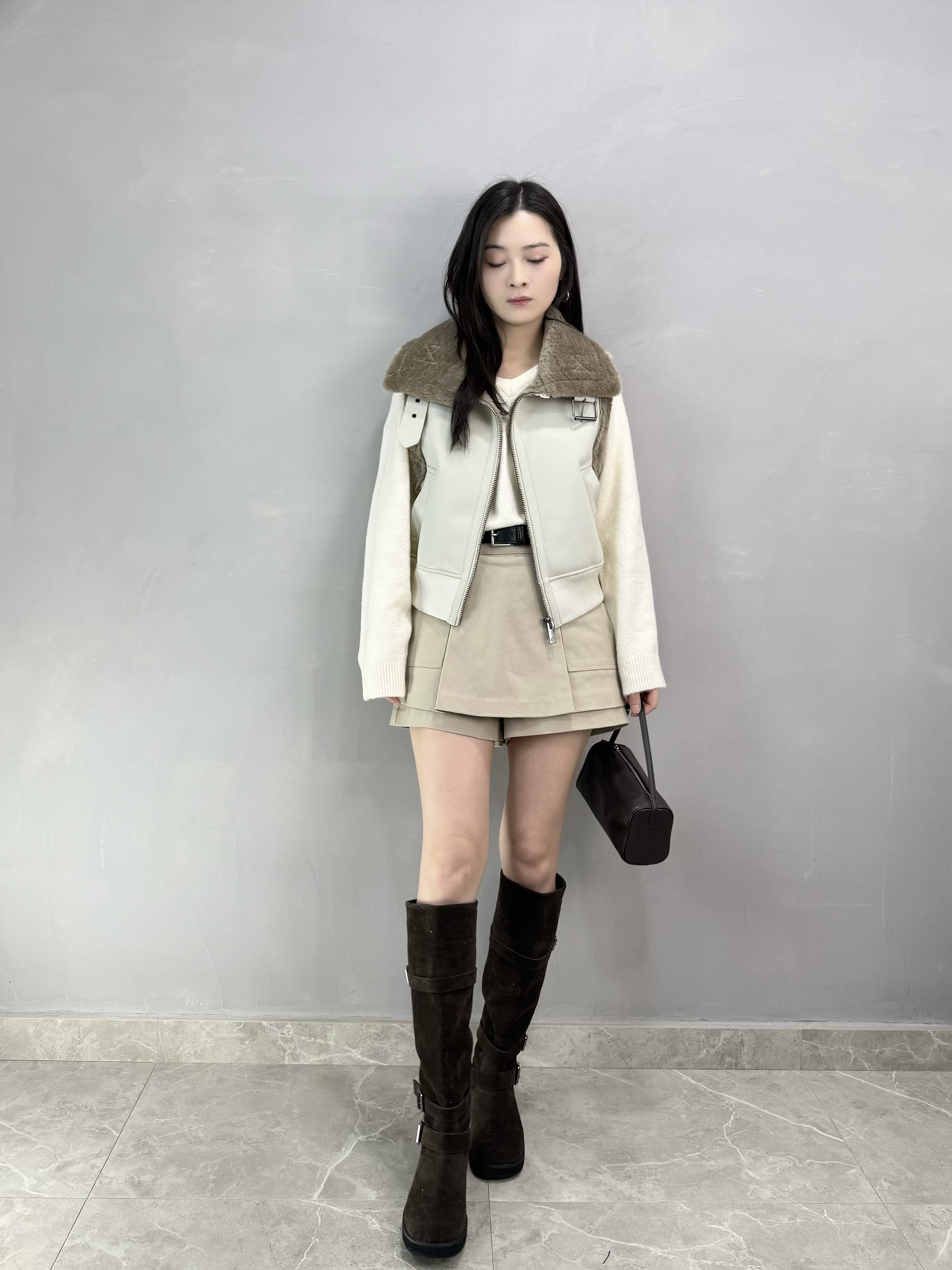 G63 毛毛邊仿皮背心褸