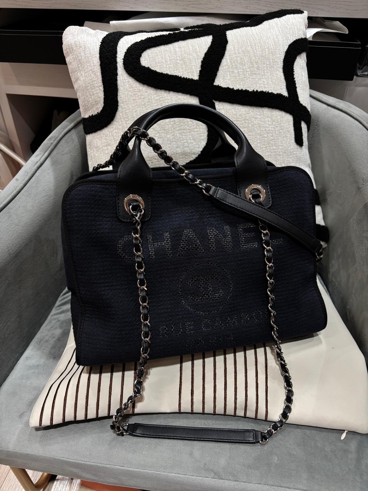 Chanel deauville Boston bag  Navy 100%Authentic,95%new  ✅晶片✅Dust bag 