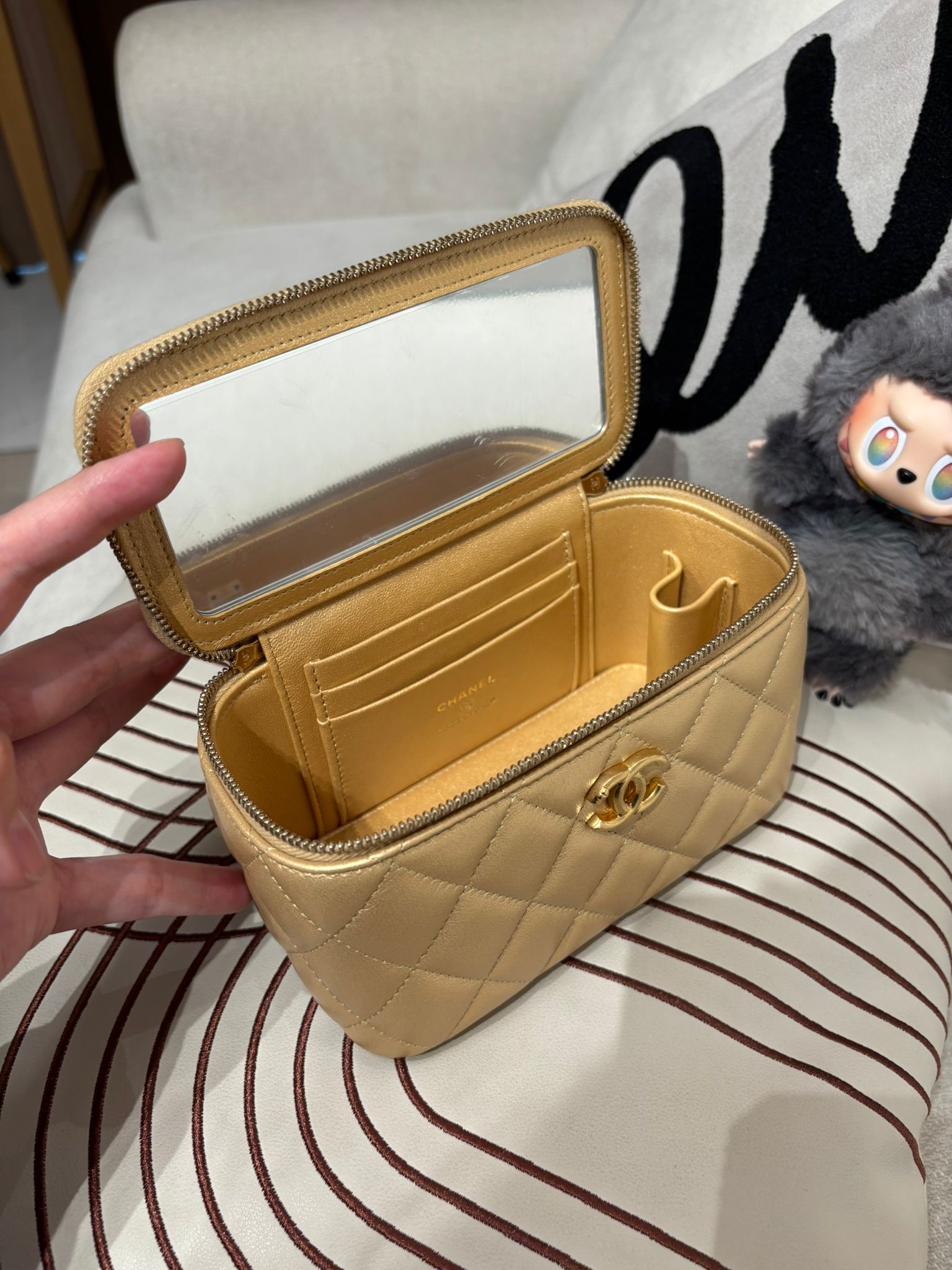 全新未使用品 Chanel Vanity With Heart Pearl Crush 100%Authentic, Brand New 全新 ✅晶片✅Dust bag✅Box