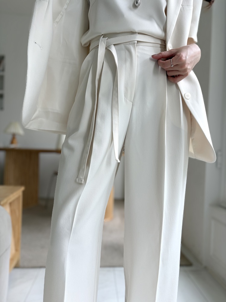 Aveline Relaxed Fit Blazer (Ivory)