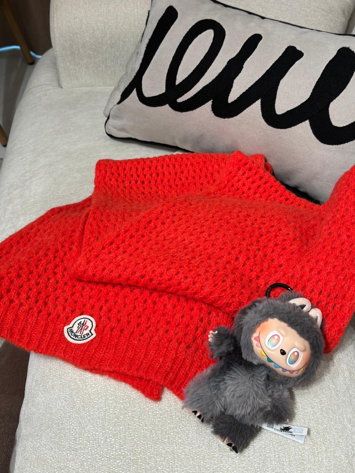 Moncler 羊毛頸巾 scarf 100%Authentic, 98%New