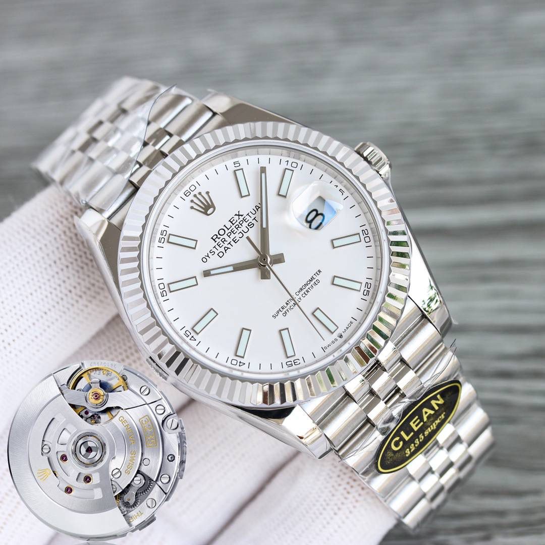 clean厂/C厂 劳力士日志型系列机械男表，正品原装开模 🎮DG1 1:搭载一比一超级3235一体机芯 动力72小时 无卡度机芯装饰 机芯及其稳定 2:整表904L精钢 /搭配ar厂钢带 以及ip真空电镀铂金牙圈 /掉色免费更换 3:表盘颜色无限接近原装 4:全市场唯一日历字体对版 后续1-31号挨个字体真假对比 🎮 5:唯一做到指针夜光/字钉夜光 做到同色 因为都是第三方工厂加工+自购瑞士 c1+c3夜光粉 6:字钉/皇冠唛头钉 全白金电镀处理