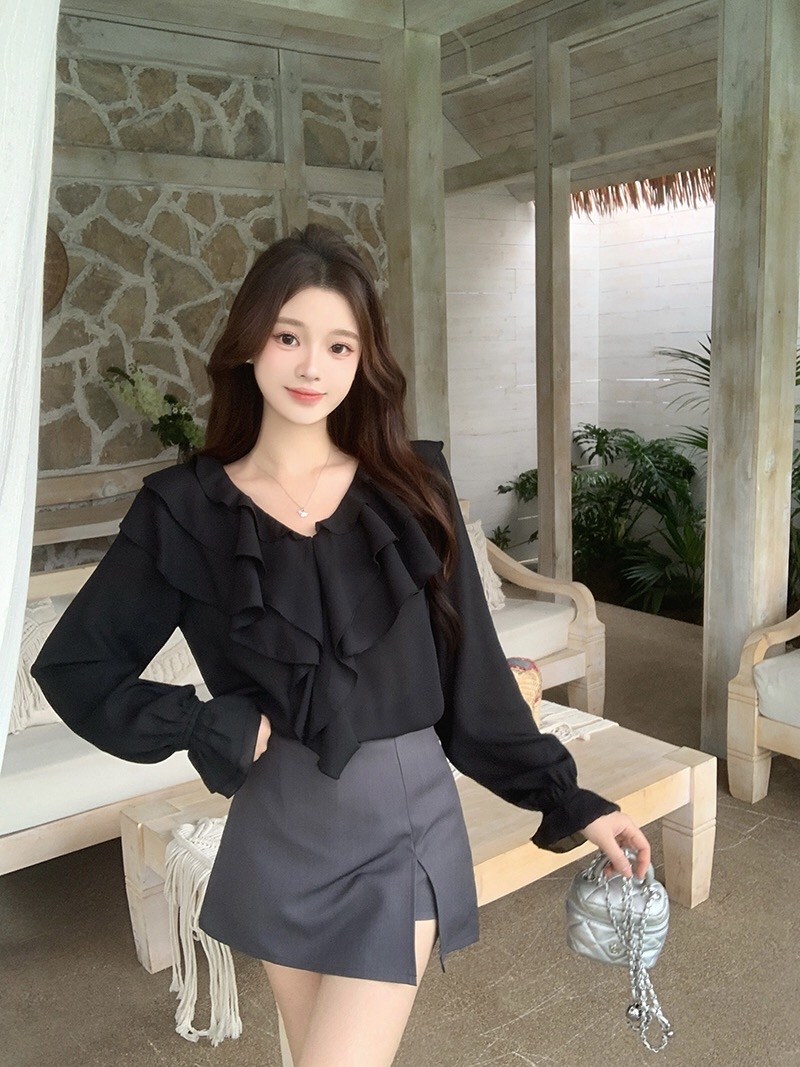 B66(21706) 法式前部V型大版荷叶边糖果袖黑上衣