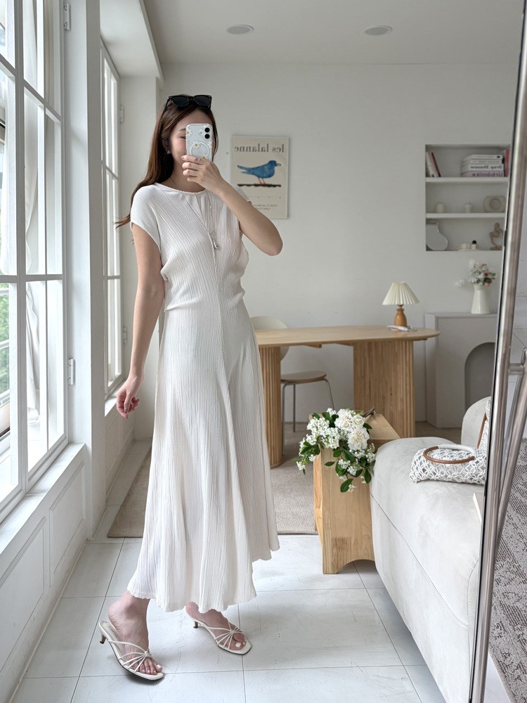 Elea Ribbed Flowy Dress (Ivory)