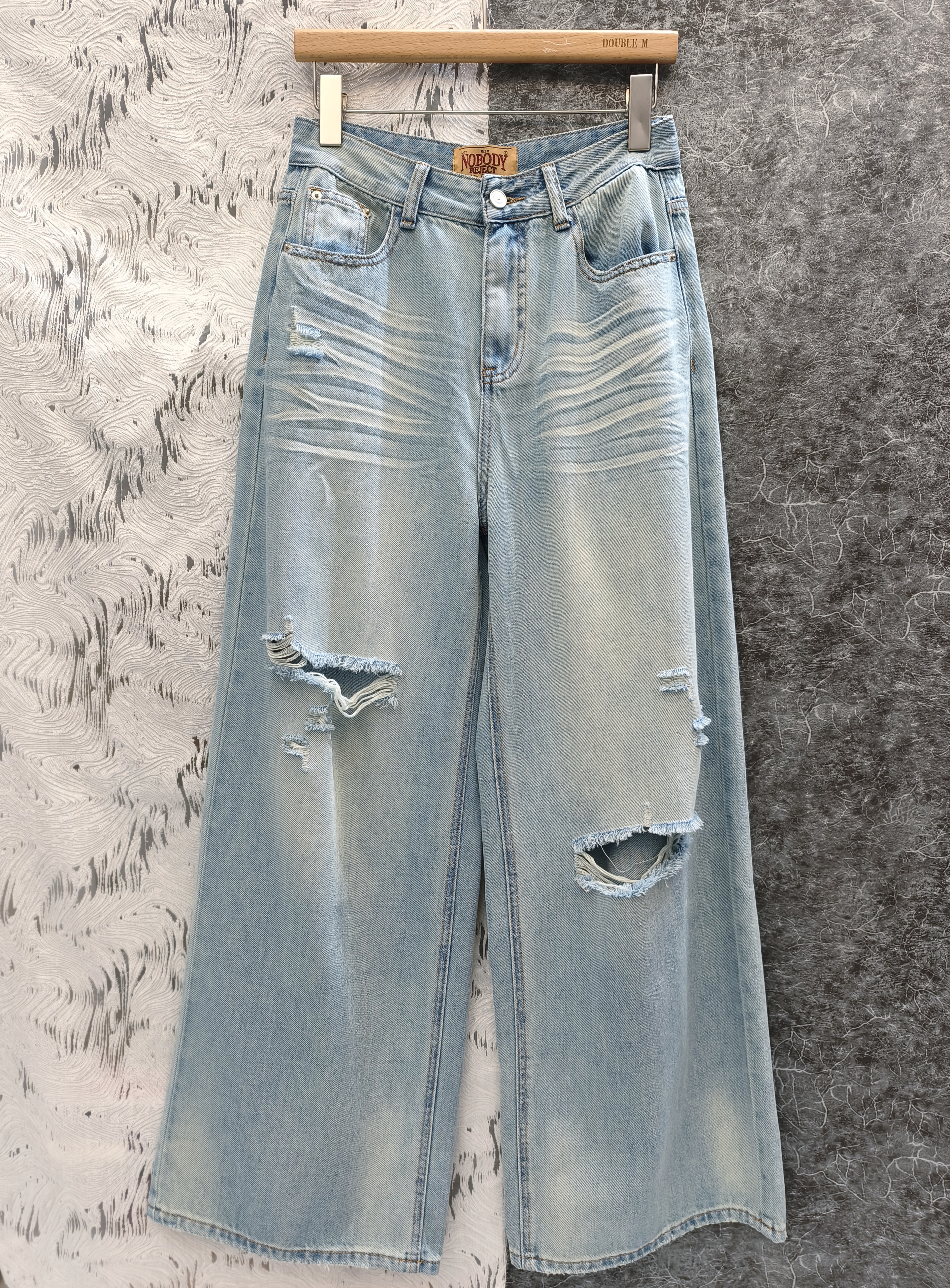 破洞闊筒牛仔褲