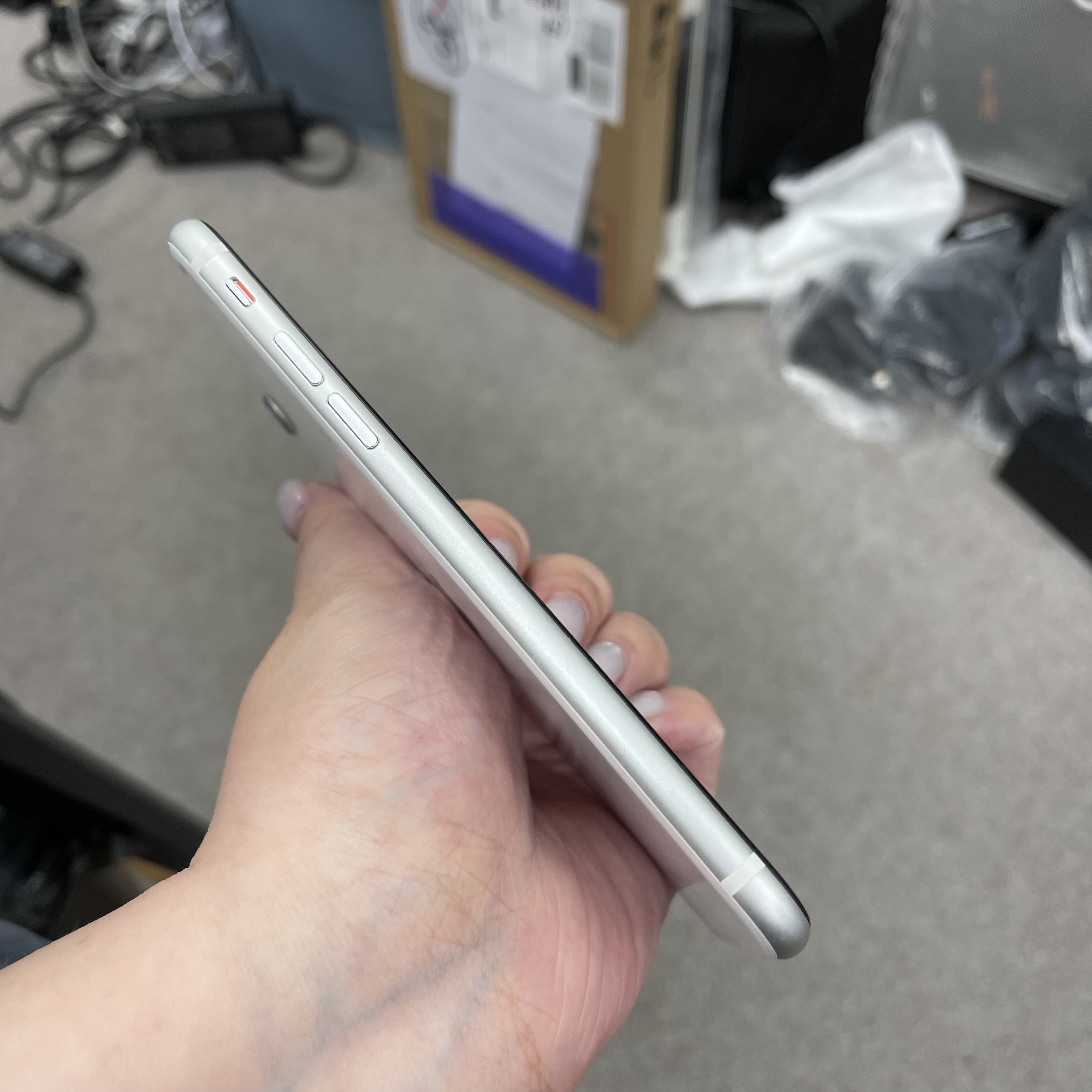 *6635 SE2 勁靚機 64GB 電81 白色 white