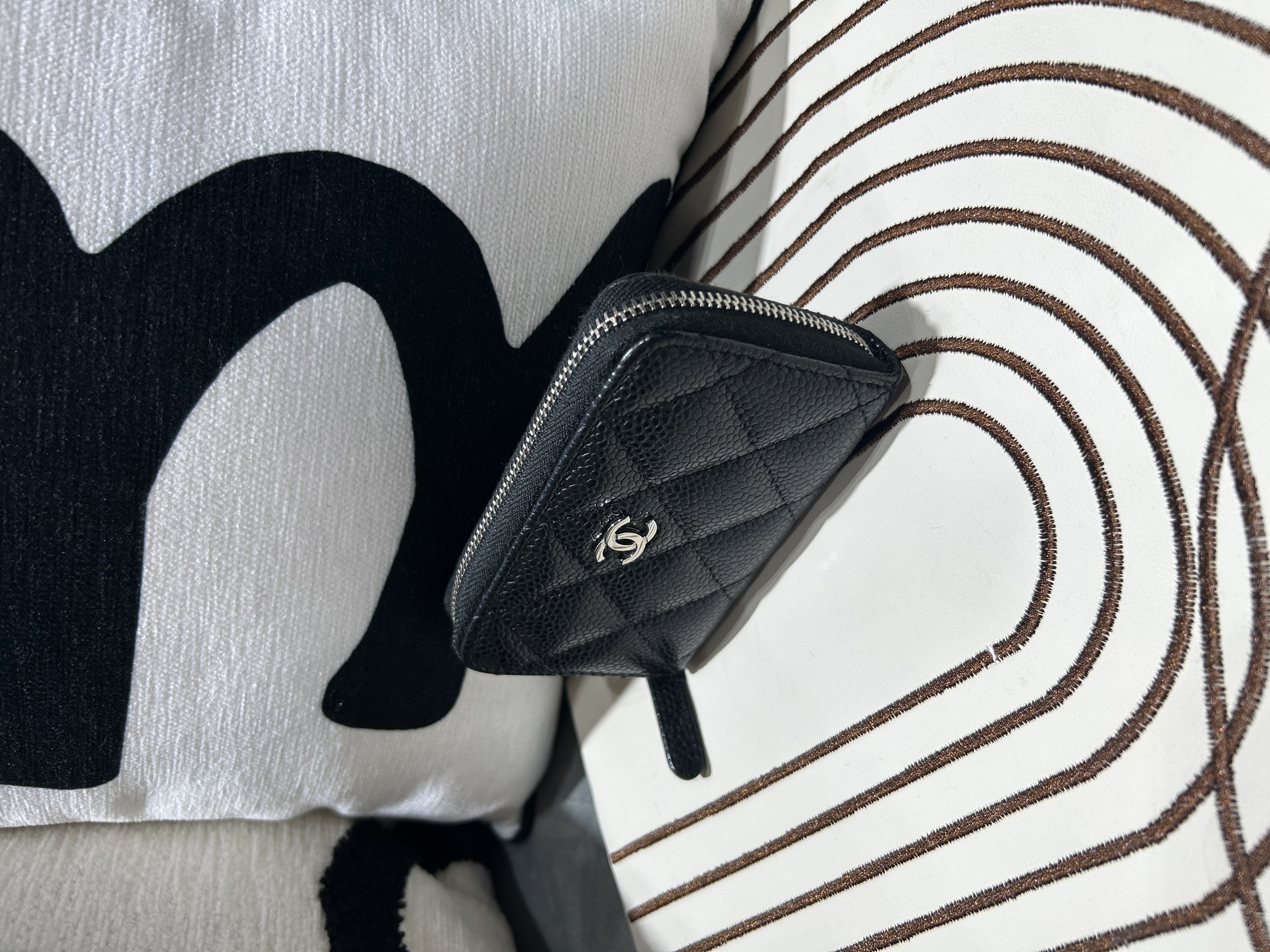 Chanel zip coin purse card holder wallet 100%Authentic, 98%New  ✅24card✅Dust bag 