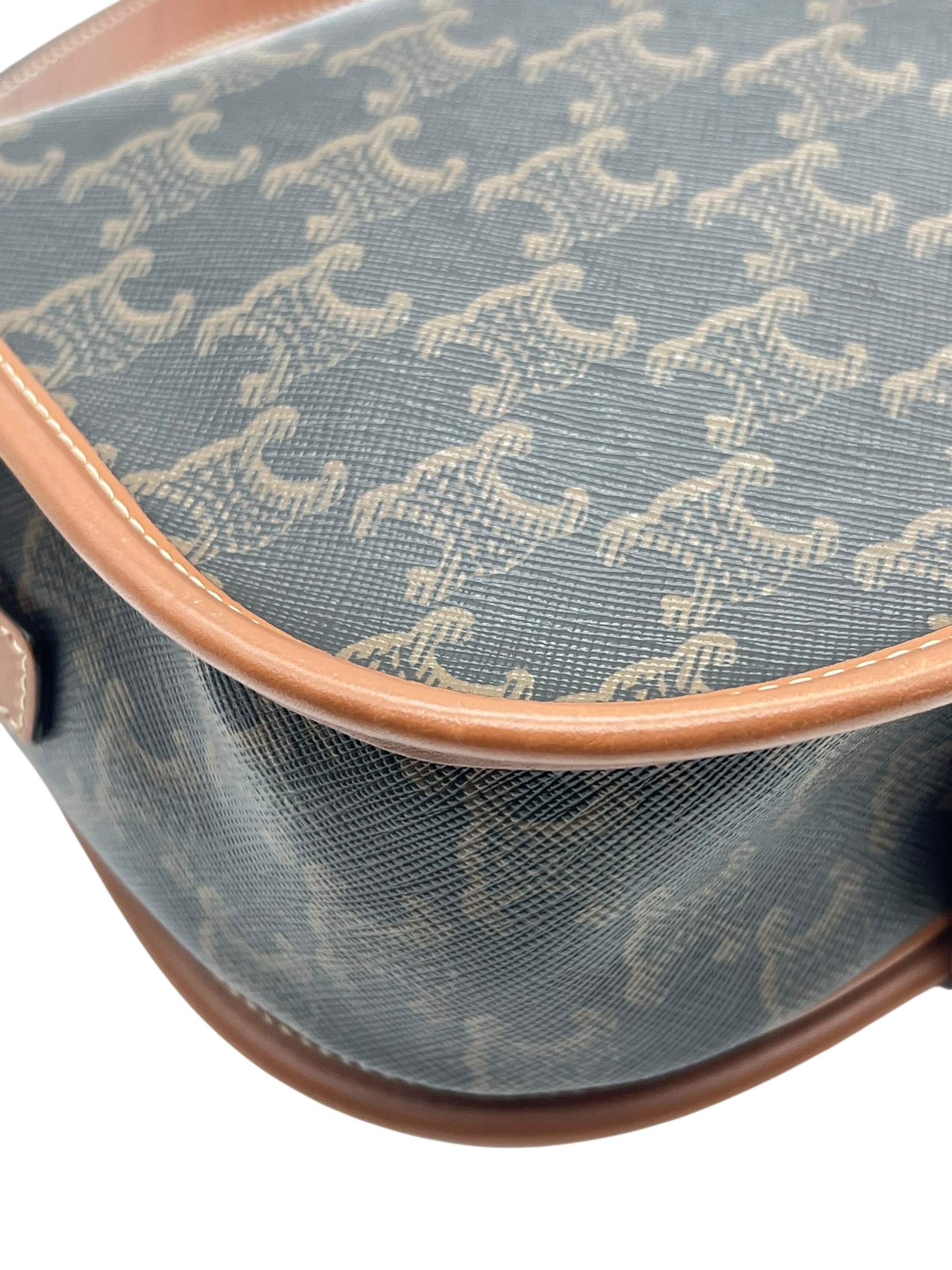 Pre-Owned CELINE Triomphe Folco / Product Code: 26060503