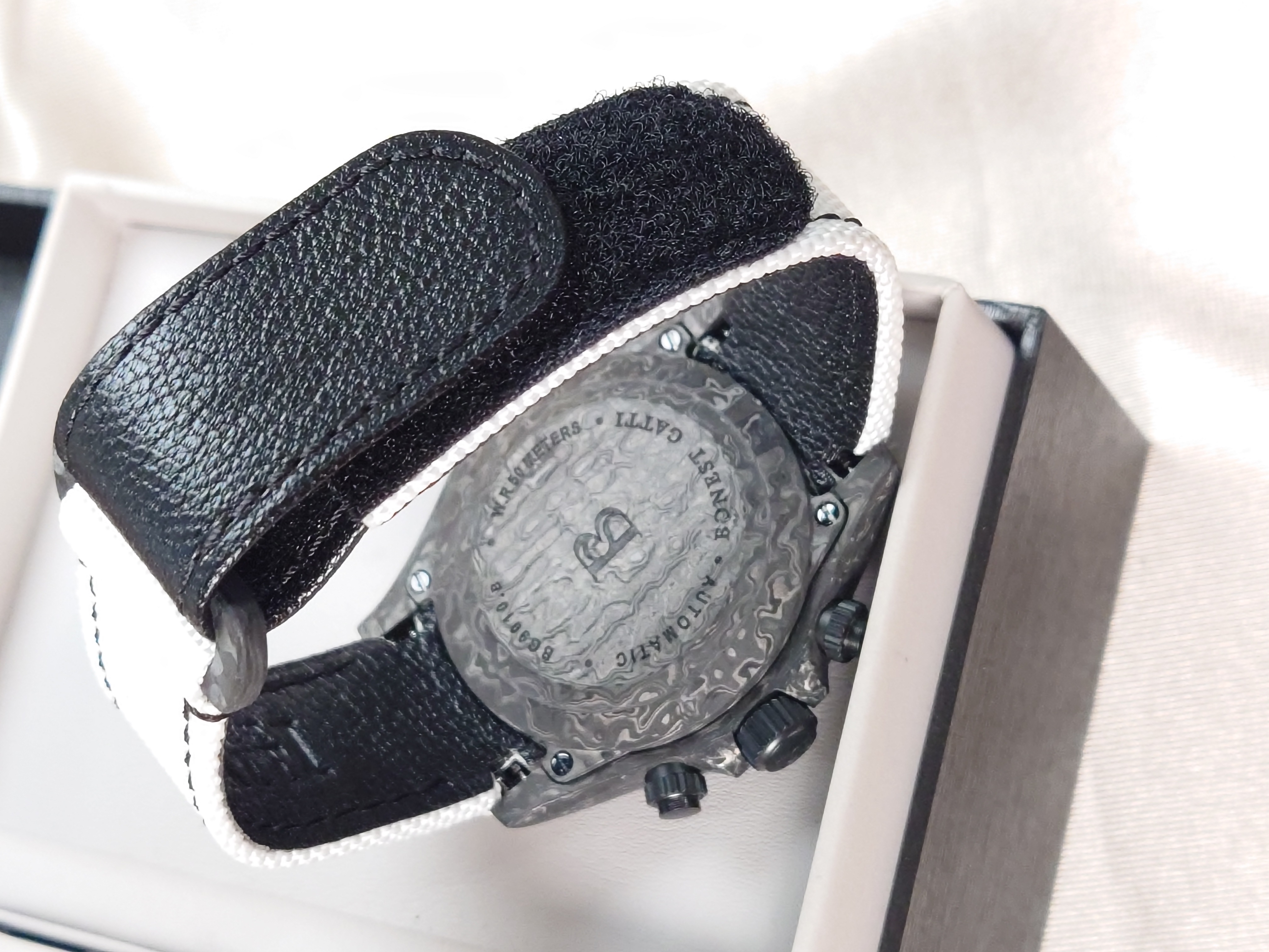 Bonest Gatti 現貨發售 地通拿款碳纖纖機械計時錶 BG9010-L4 黑白