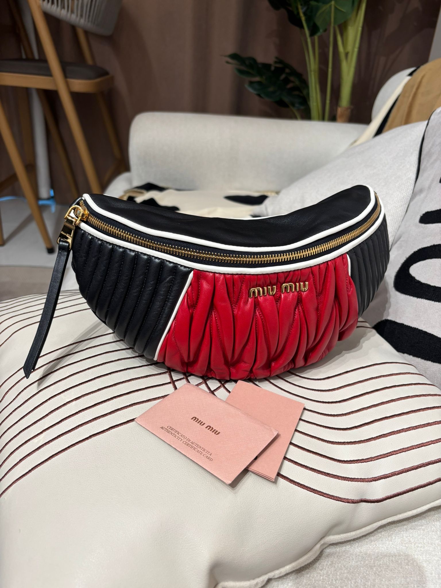 Miu Miu belt bag hobo 牛皮 100%Authentic ,98%new ✅card✅booklet✅塵袋