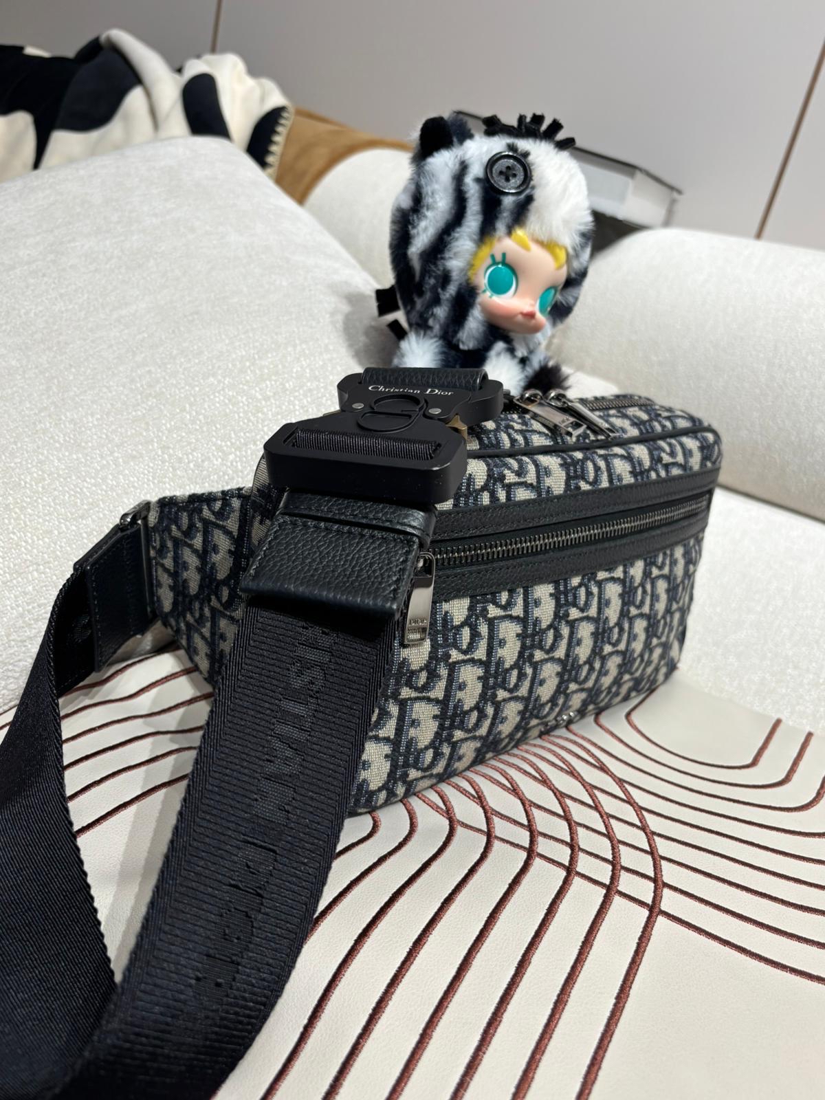 CHRISTIAN DIOR BLUE OBLIQUE JACQUARD BELT BAG 100%Authentic,98%new