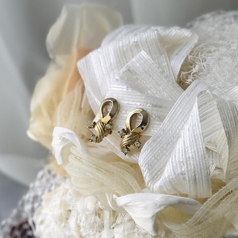 C.a. 1960s American TARA Elegant Knot Shape Golden Clip Earrings(MT854)
